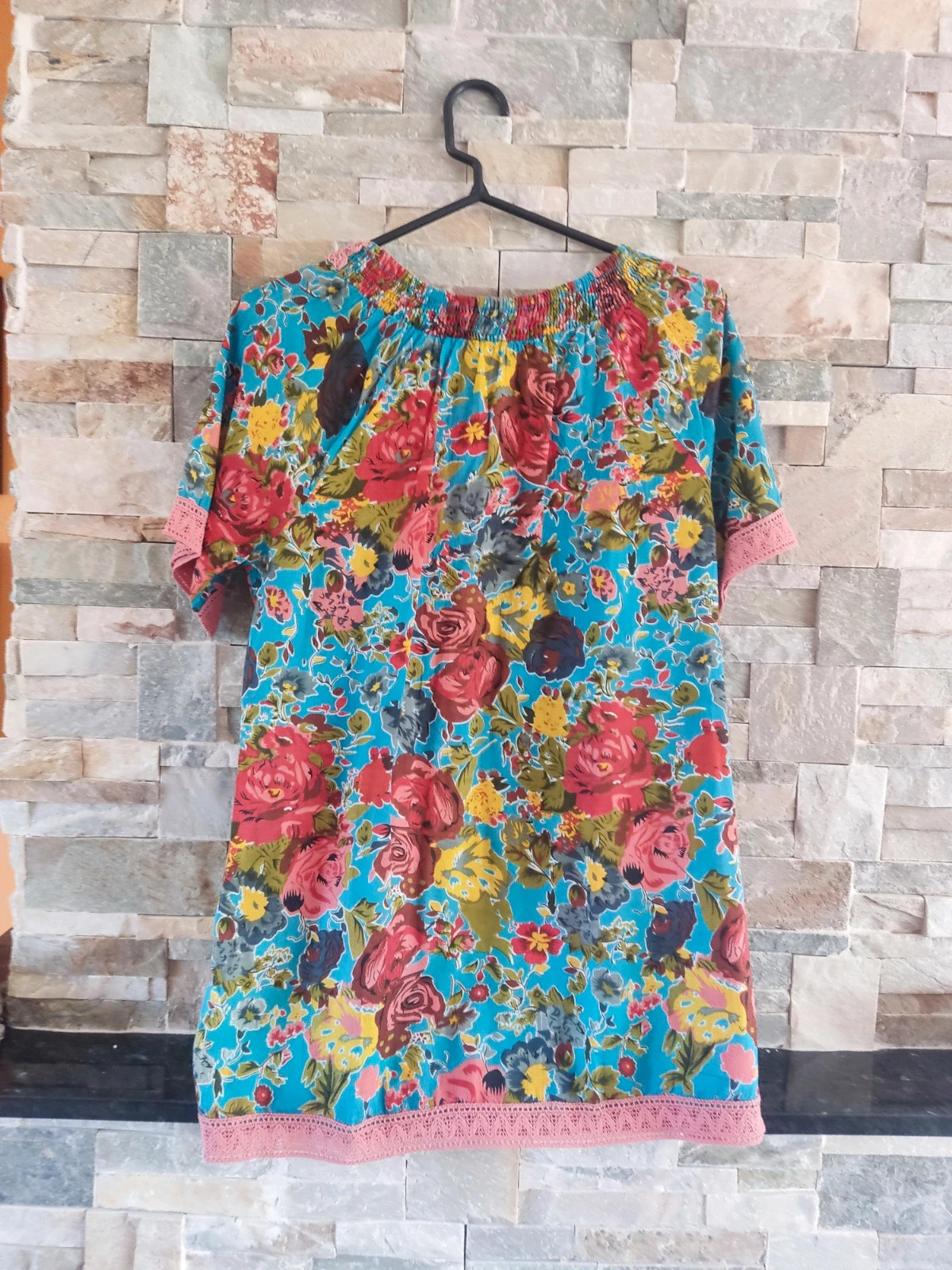 🎁Blusa de algodón azul con estampado floral y crochet en escote, mangas y bajo – Corte Hindu – taille M / 38 / 10 5