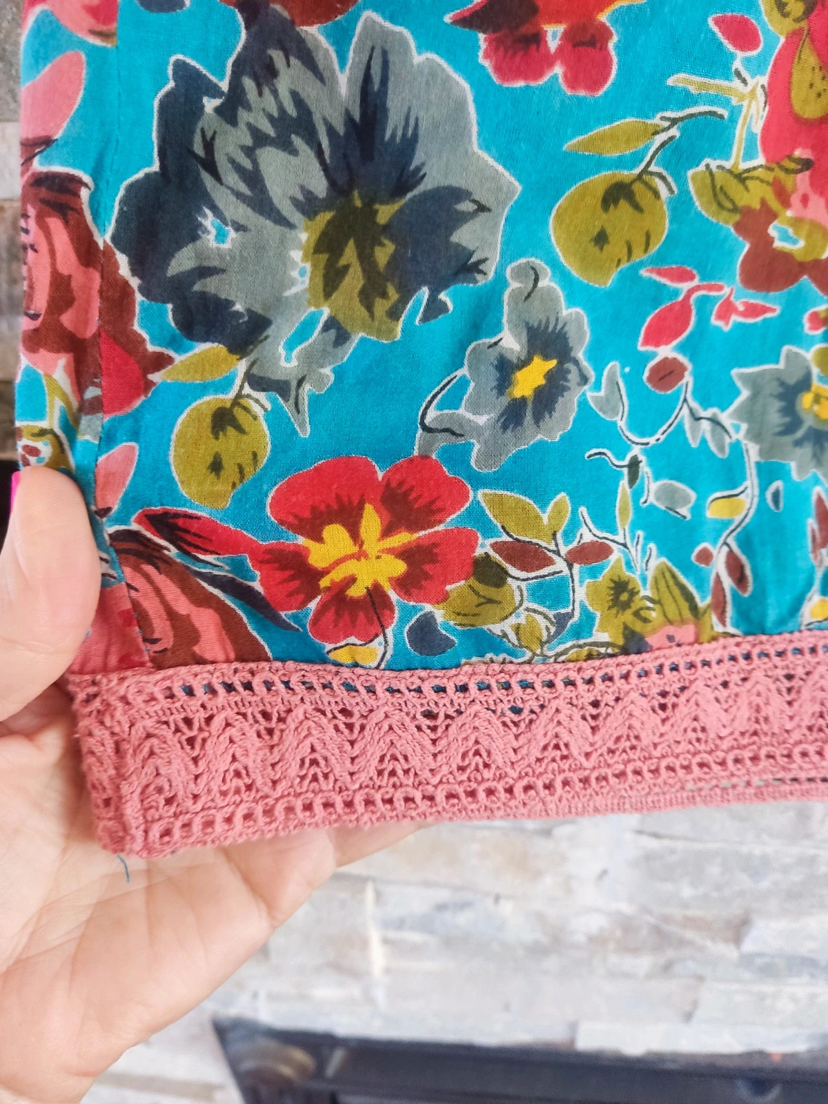 🎁Blusa de algodón azul con estampado floral y crochet en escote, mangas y bajo – Corte Hindu – taille M / 38 / 10 4
