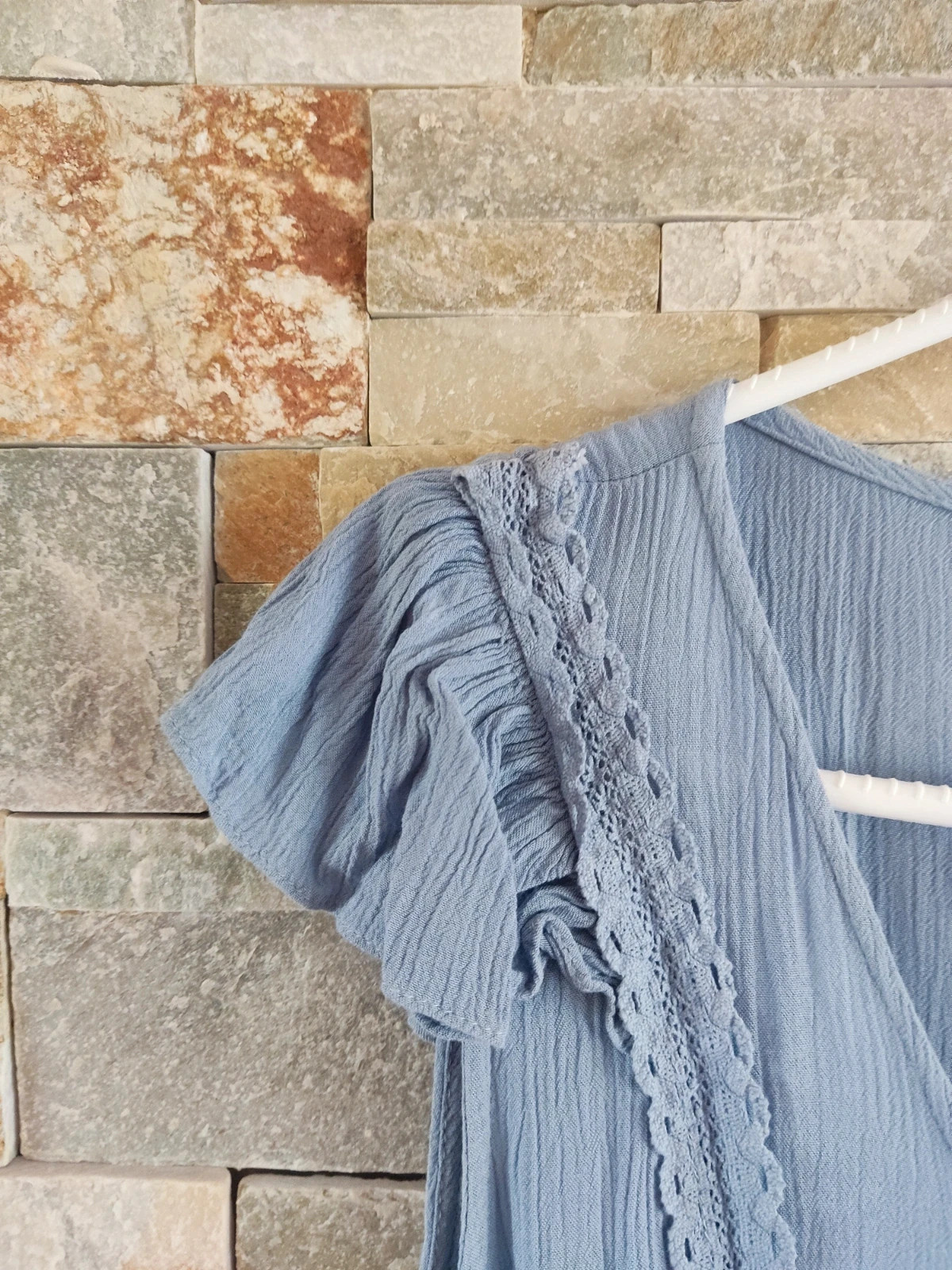 🎁Camisa azul claro con aplicaciones de crochet, de Only – ONLY – taille XL / 42 / 14 3