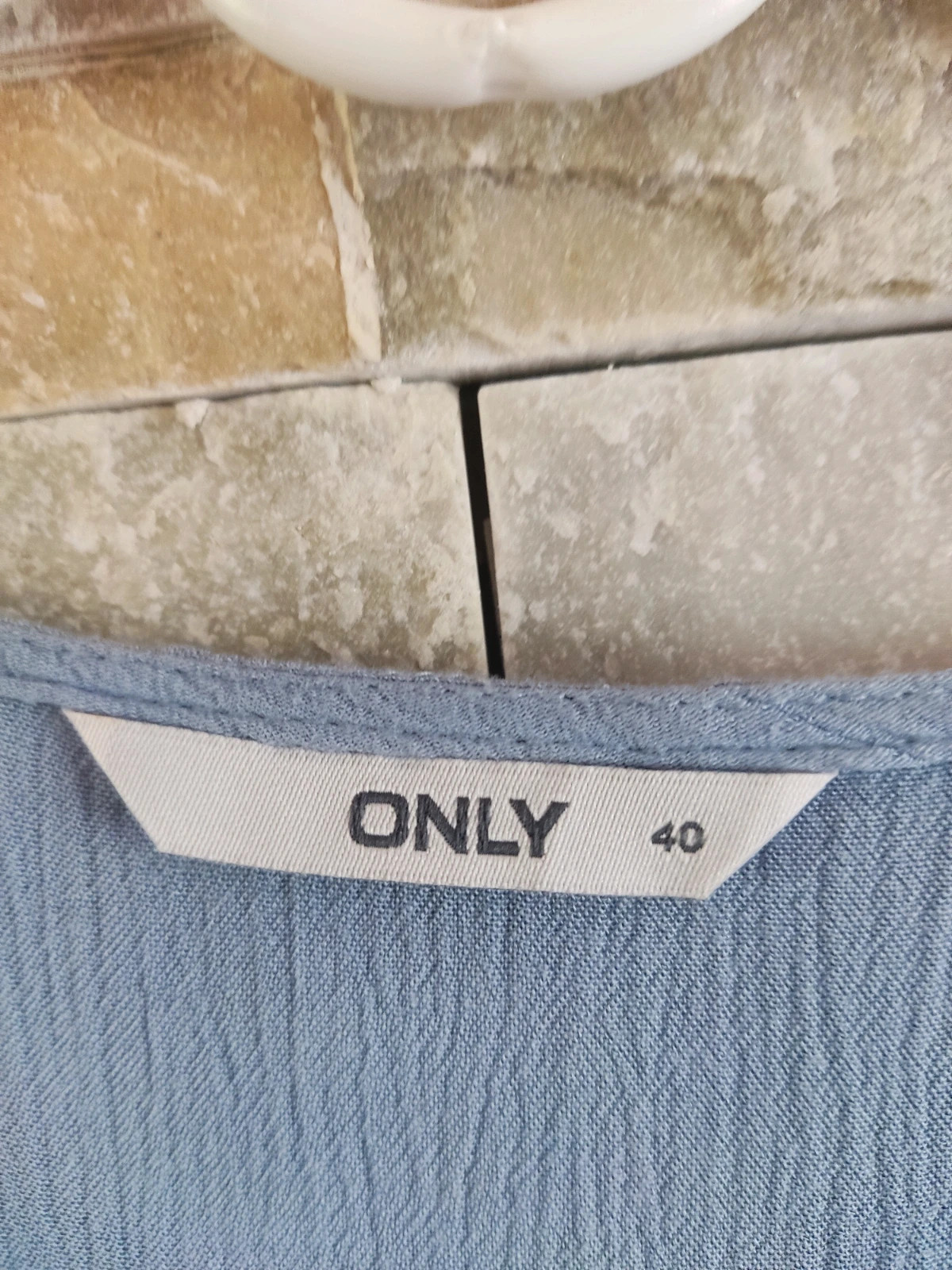 🎁Camisa azul claro con aplicaciones de crochet, de Only – ONLY – taille XL / 42 / 14 5