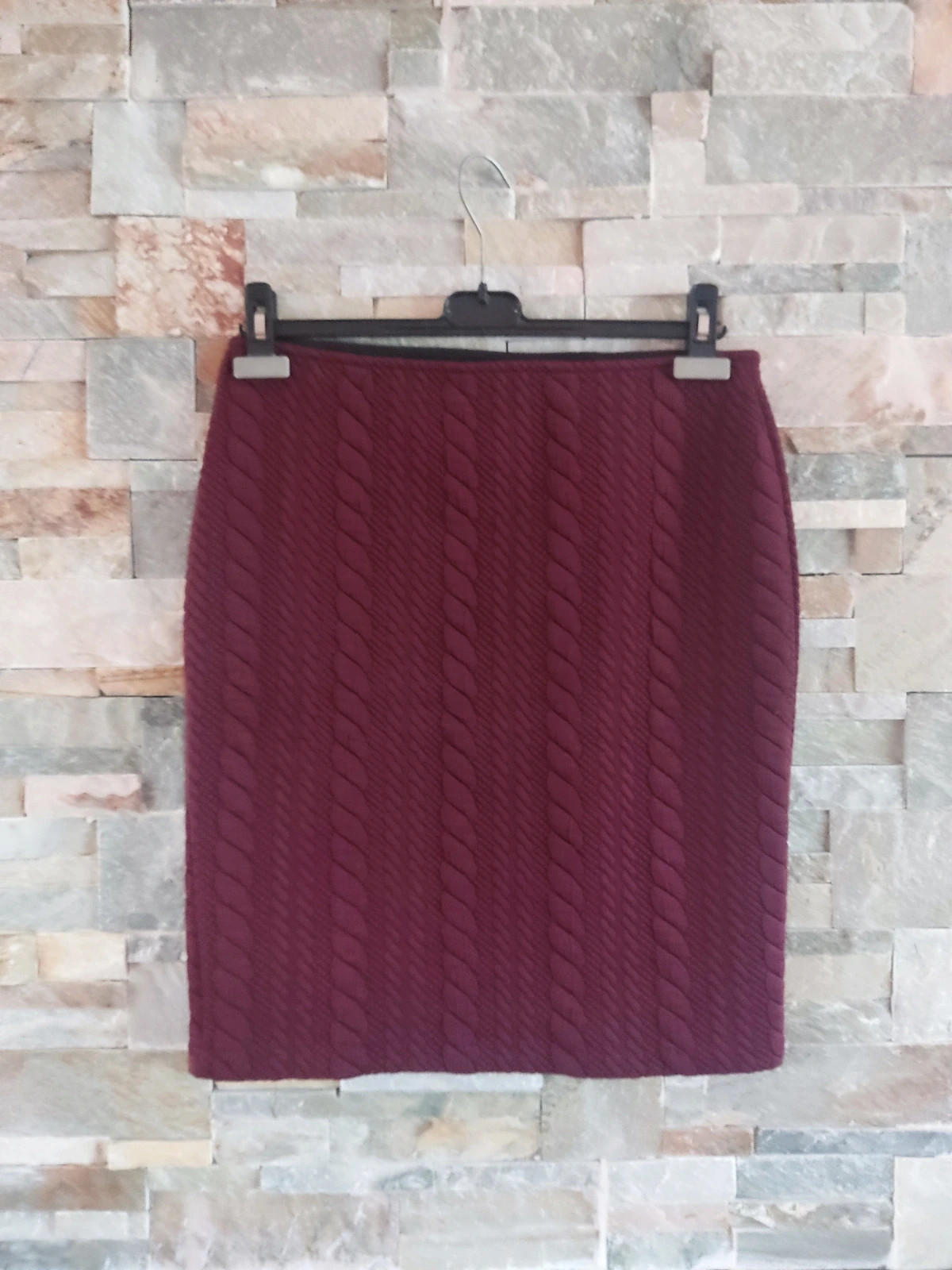 🎁Falda de punto granate con nudos en relieve