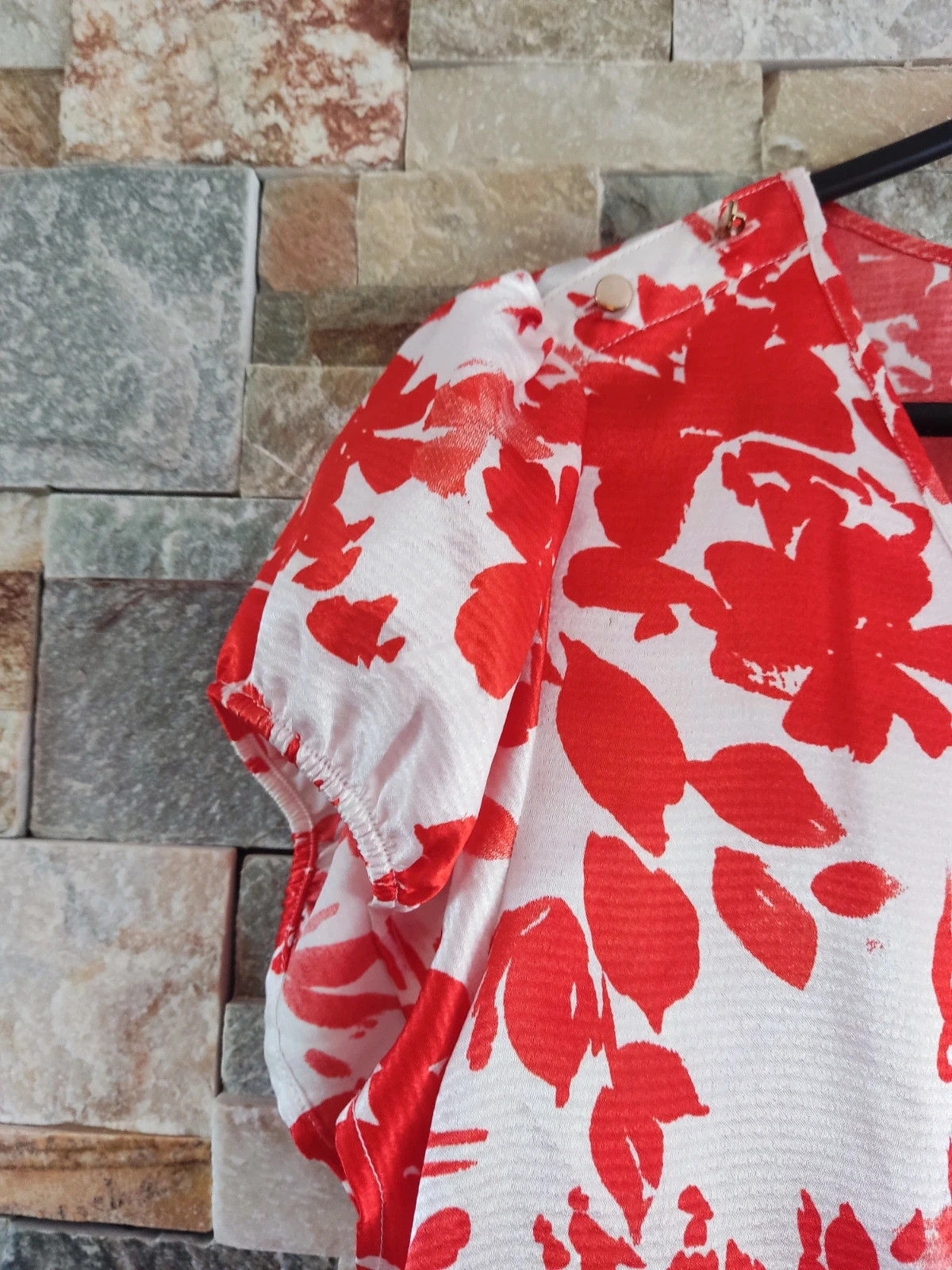 🎁Bonita blusa de raso estampado blanco y rojo, de Antea – Antea – taille XXXL / 46 / 18 2