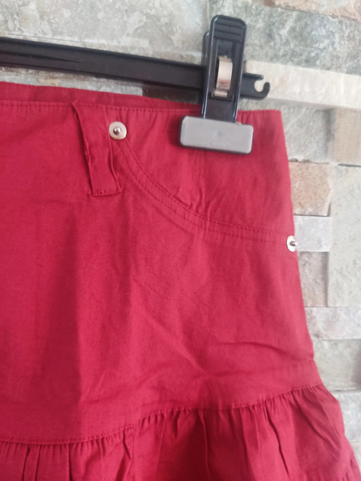 🎁 Minifalda de algodón granate con volante en el bajo – Pronomio – taille M / 38 / 10 4