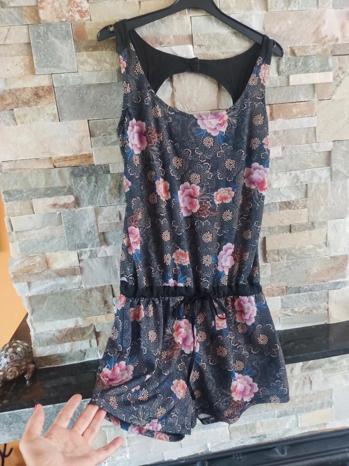 🎁Mono corto negro con estampado floral y original espalda abierta – Pull & Bear – taille S / 36 / 8 2