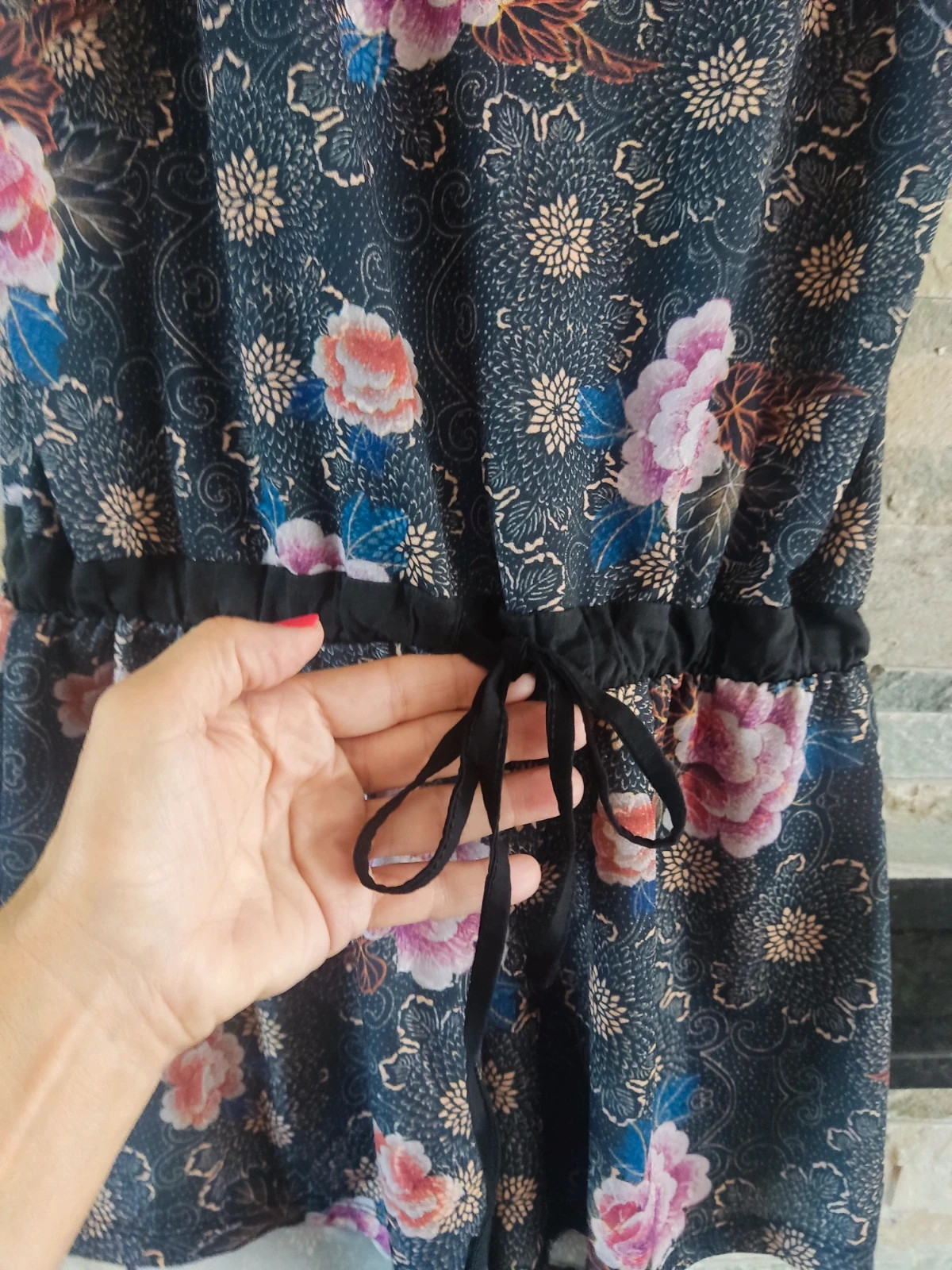 🎁Mono corto negro con estampado floral y original espalda abierta – Pull & Bear – taille S / 36 / 8 4