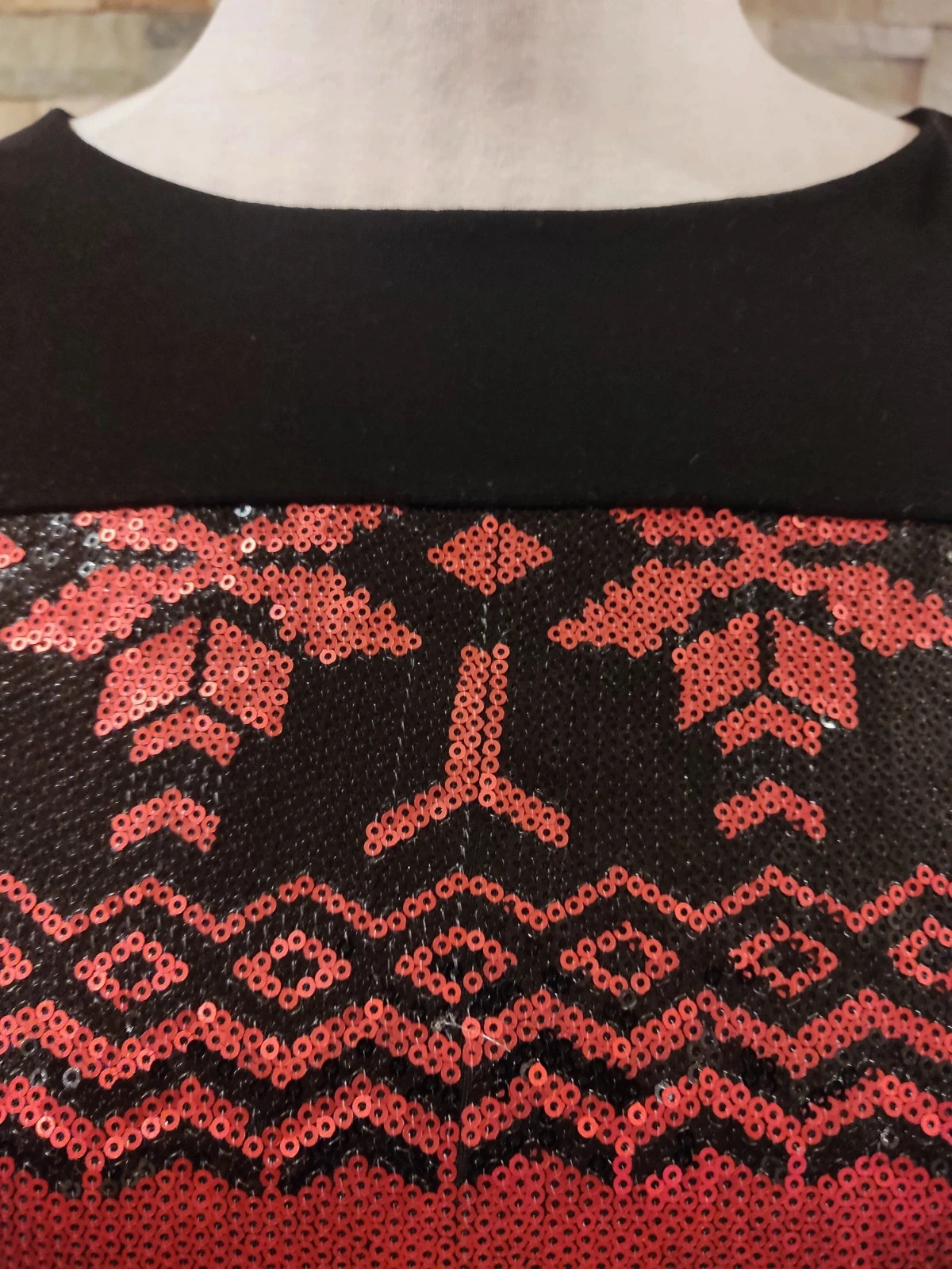 🎁 Camiseta negra con lentejuelas negras y rojas en la parte delantera – Festa – taille L / 40 / 12 5