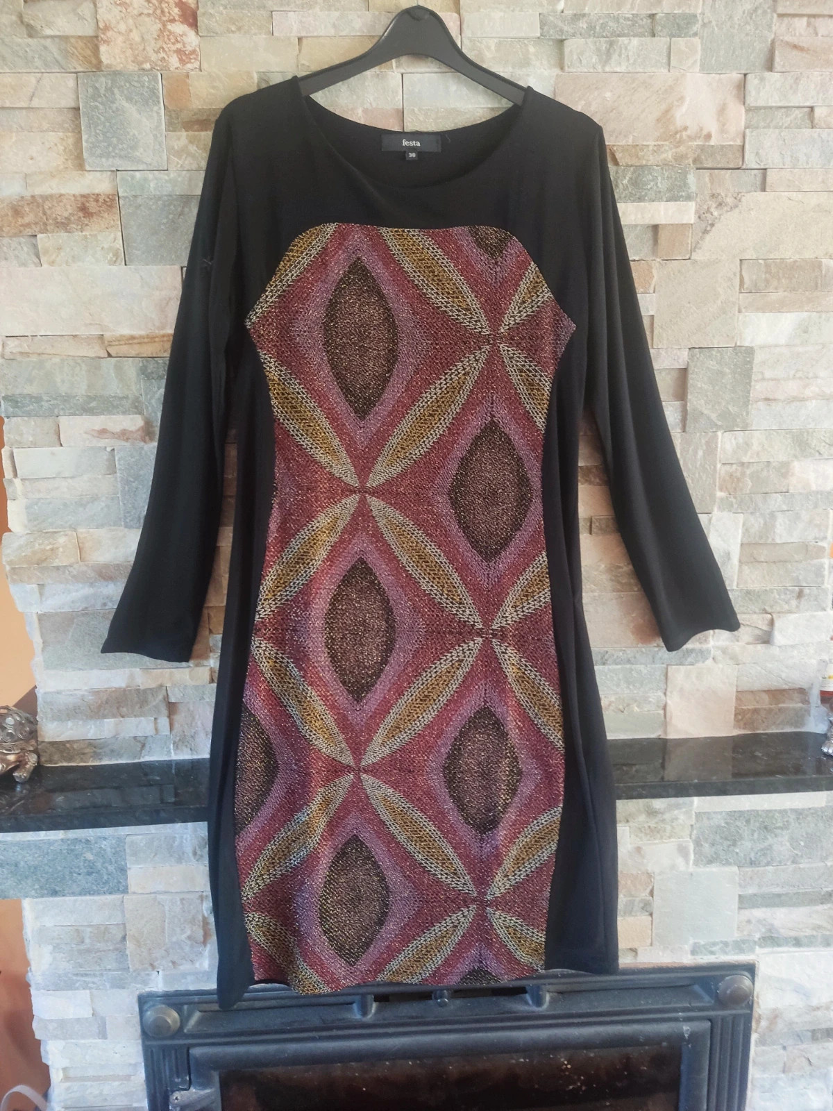 🎁 Vestido negro con la parte delantera en lurex tonos morados y dorados
