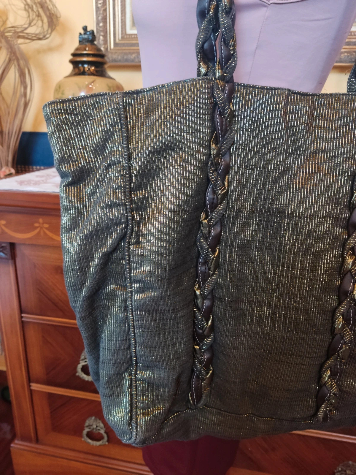 🎁Bolso amplio de tela dorada con rayitas y asas trenzadas 3