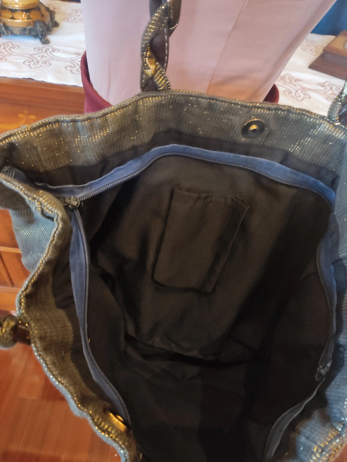 🎁Bolso amplio de tela dorada con rayitas y asas trenzadas 5
