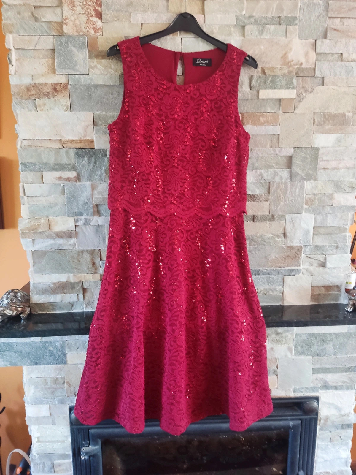 🎁 Elegante vestido de blonda roja con lentejuelas