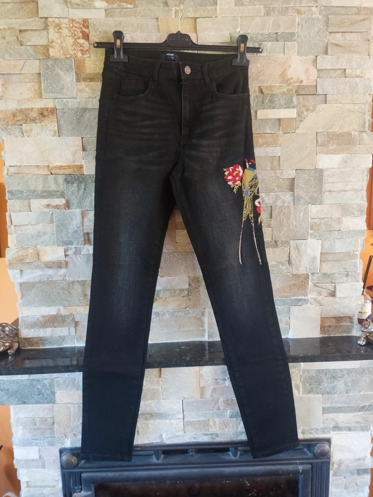 🎁 Pantalón vaquero skinny fit de algodón negro con bordados – Kiabi – taille S / 36 / 8