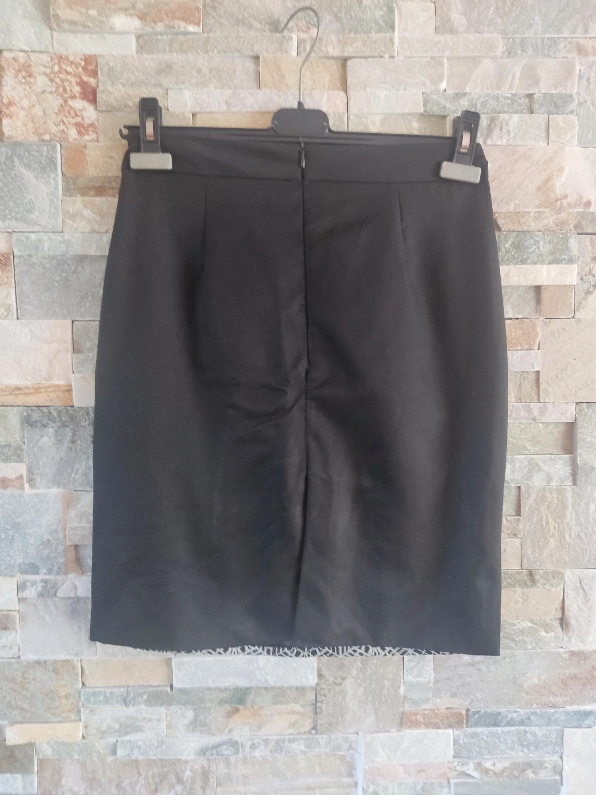 🎁 Minifalda negra con la parte delantera bordada en blanco con abalorios dorados y plateados – Sister Jane – taille M / 38 / 10 5
