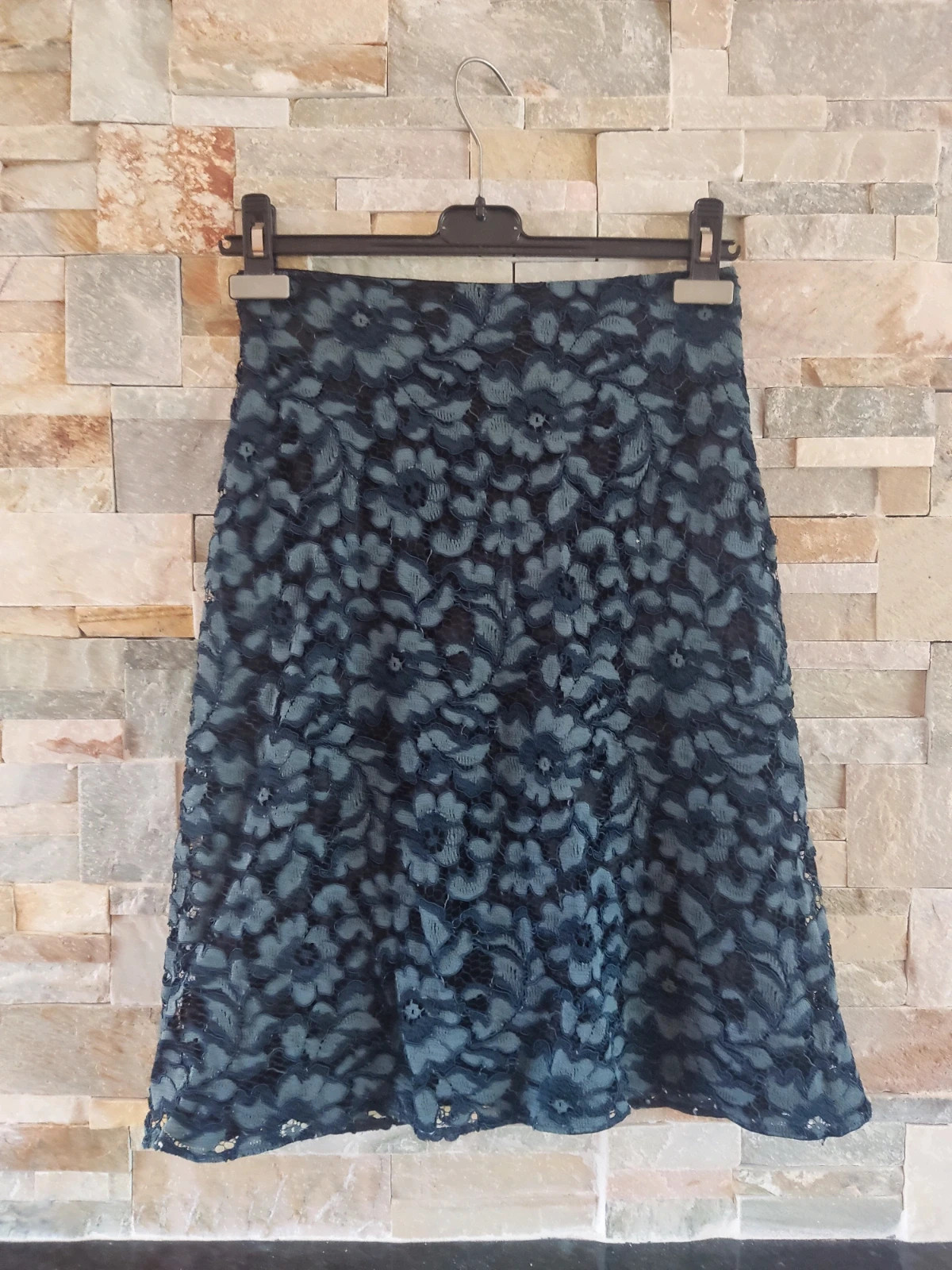 🎁Preciosa falda de encaje floral de relieve azul marino