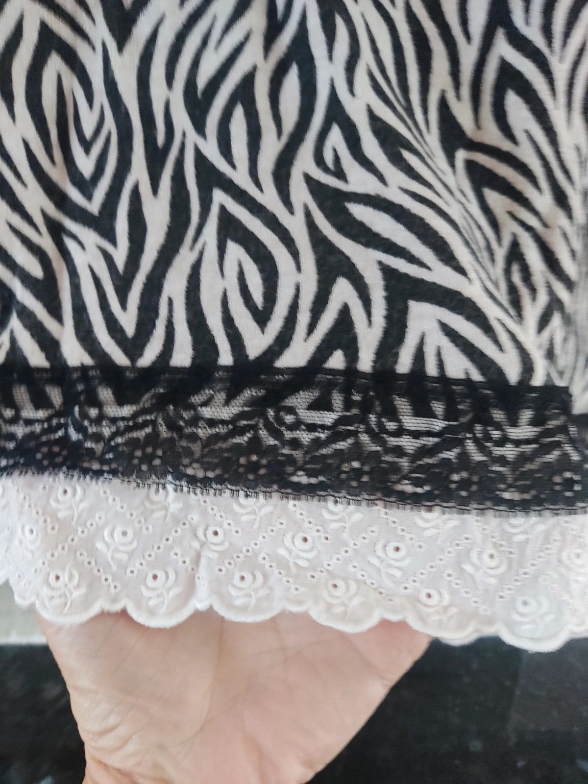 🎁 Jersey fino con estampado de cebra y puntillas abajo – Vintage – taille 4XL / 48 / 20 4