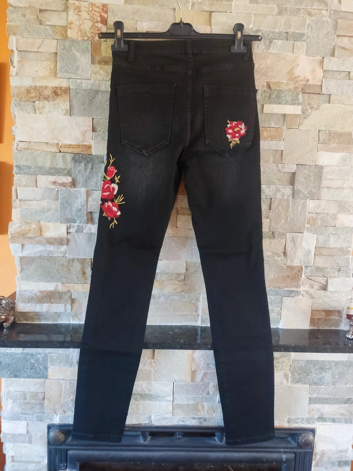 🎁 Pantalón vaquero skinny fit de algodón negro con bordados – Kiabi – taille S / 36 / 8 3