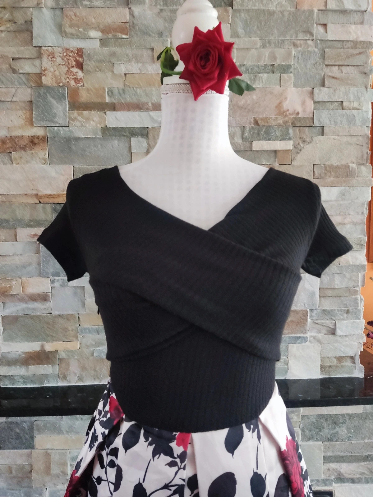 🎁 Elegante vestido con cuerpo de punto negro y falda amplia multicolor – Vintage – taille XS / 34 / 6 4