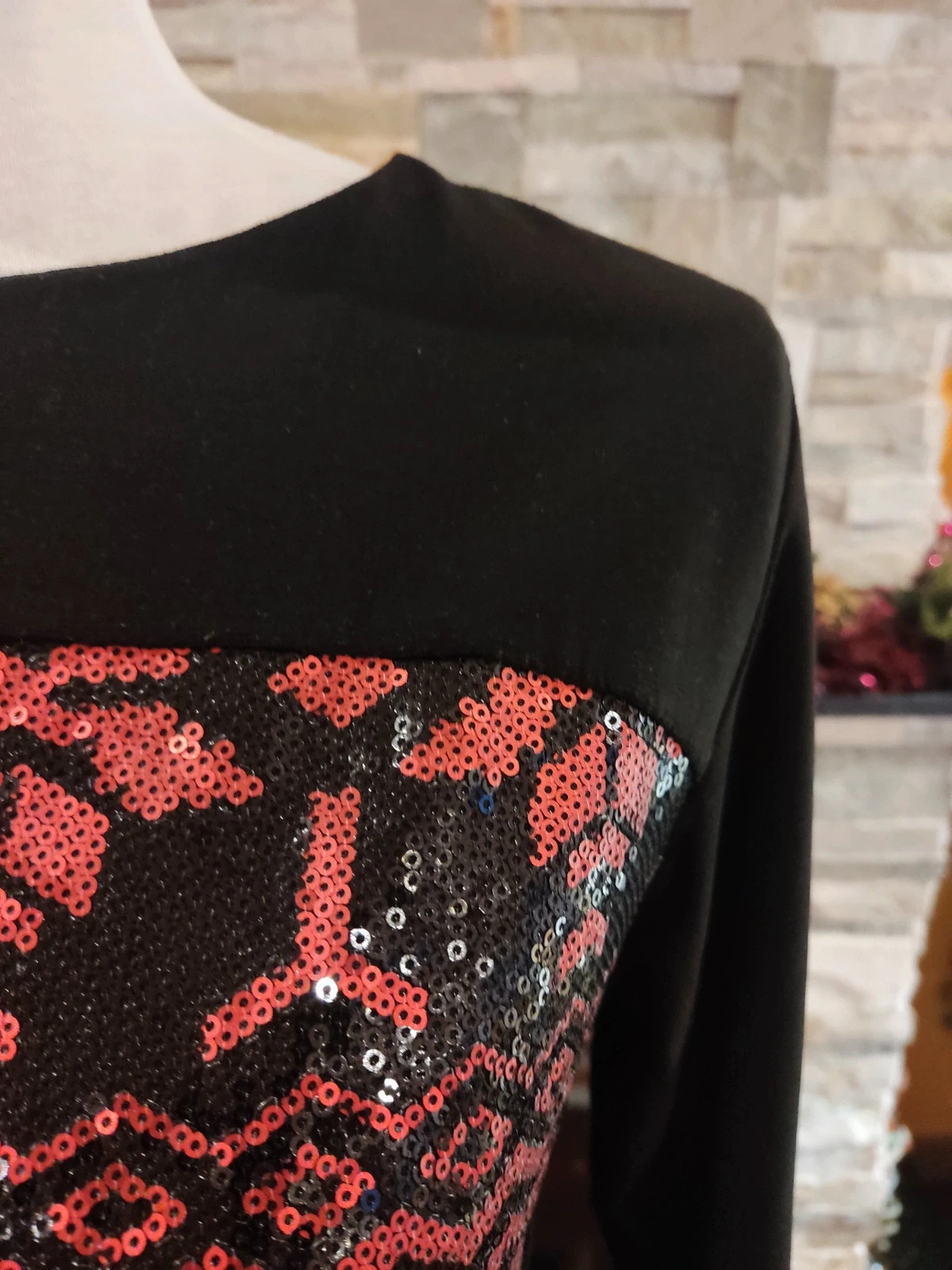 🎁 Camiseta negra con lentejuelas negras y rojas en la parte delantera – Festa – taille L / 40 / 12 4
