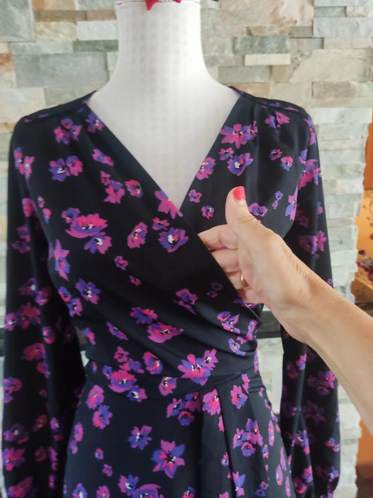 🎁 Vestido ligero negro con estampado floral y tonos fucsia y morado, de Morgan – Morgan – taille M / 38 / 10 3