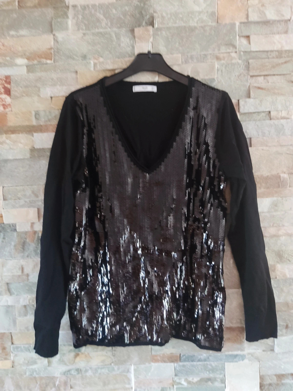 🎁 Jersey negro fino con la parte delantera llena de lentejuelas, de Mango – MNG – taille M / 38 / 10 2