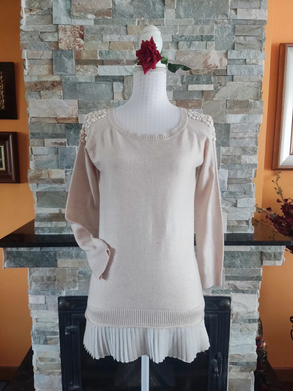 🎁 Bonito jersey beige con gasa plisada en bajo y abalorios en los hombros
