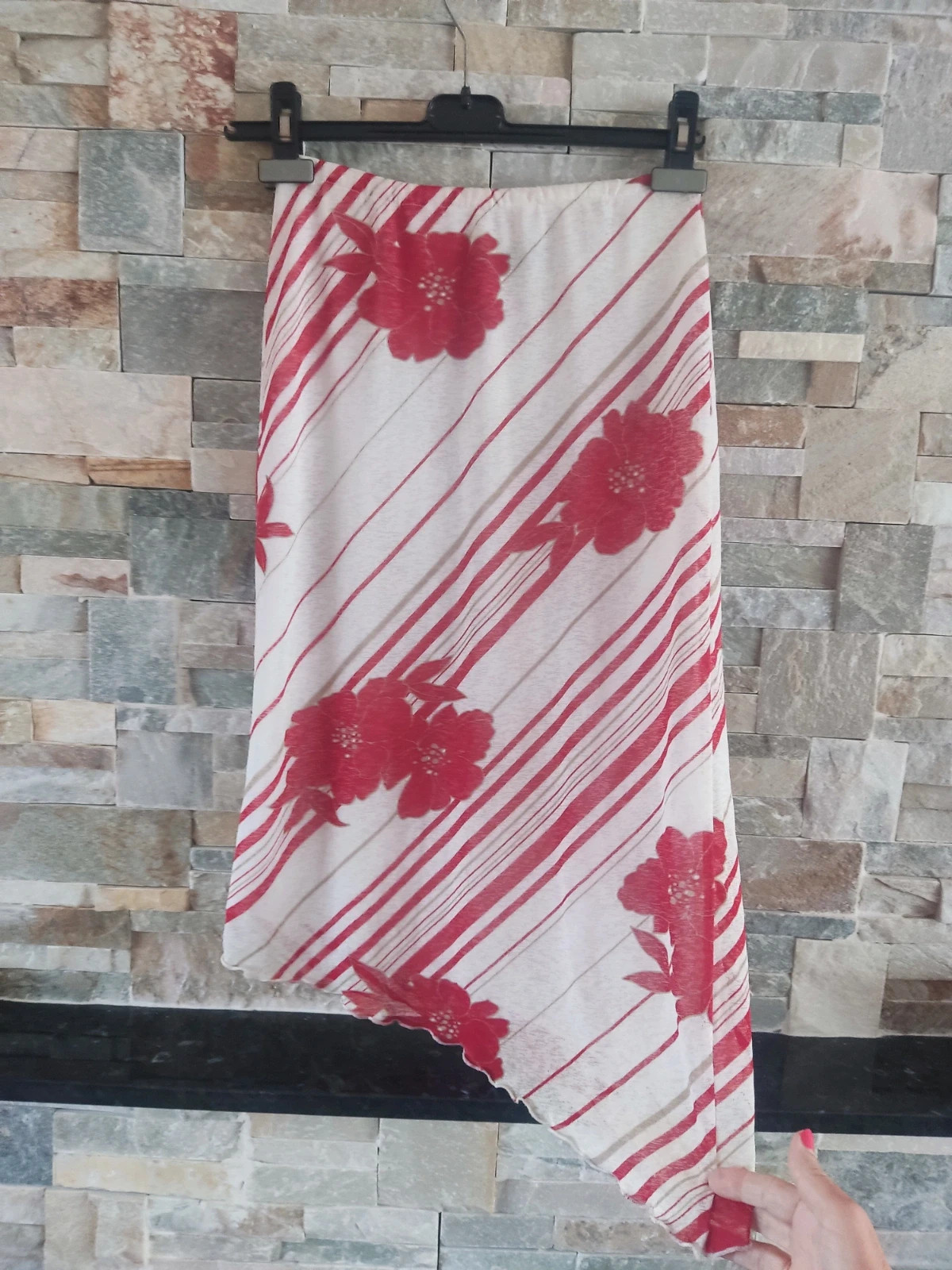 🎁 Original falda asimétrica blanca con estampado floral y rayas rojas y doradas – P.S. – taille M / 38 / 10 3