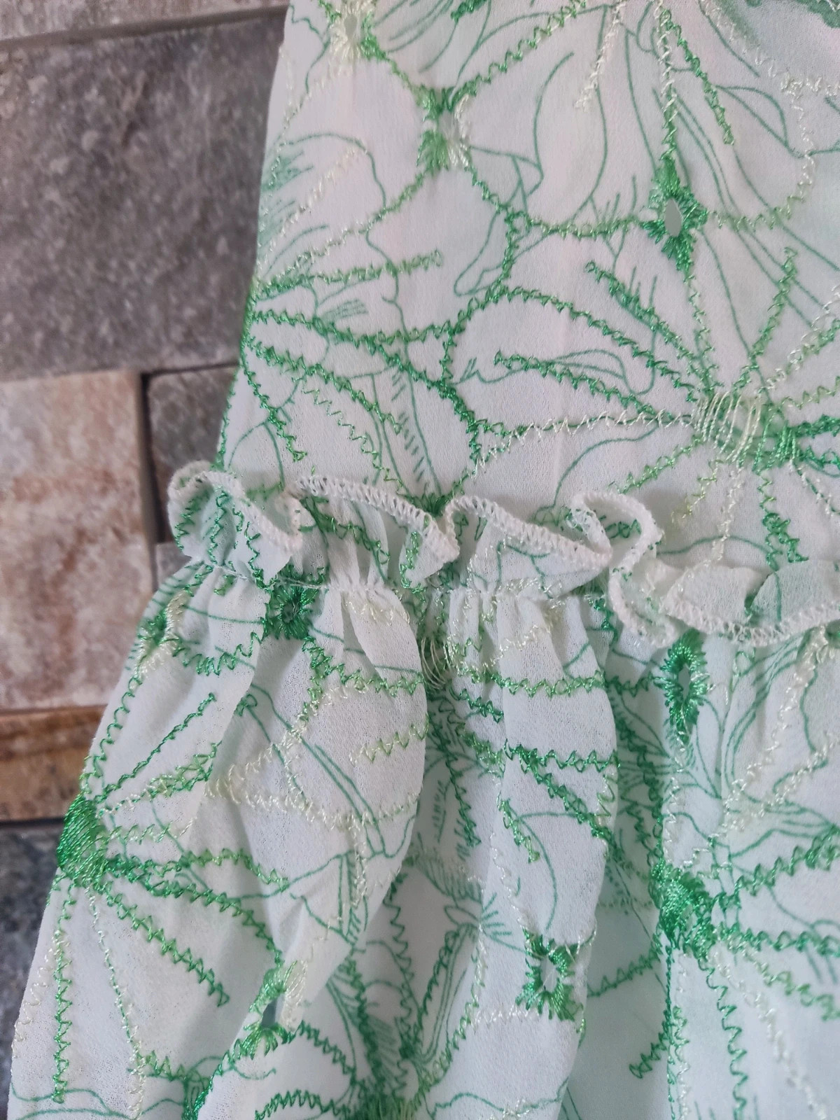 🎁Falda de gasa verde clarito con bordados tono menta y volante – Refined Department – taille S / 36 / 8 4