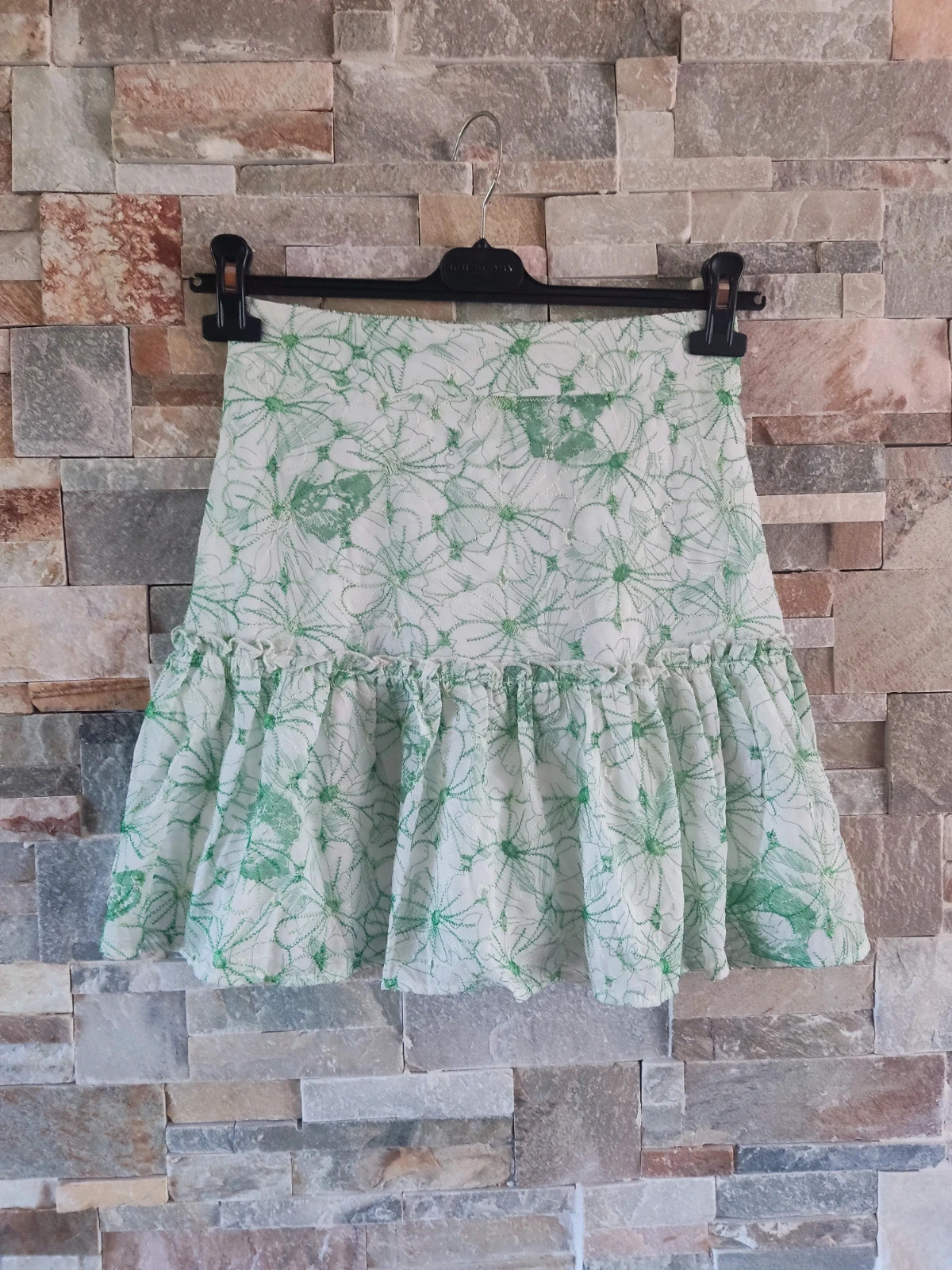 🎁Falda de gasa verde clarito con bordados tono menta y volante – Refined Department – taille S / 36 / 8 2
