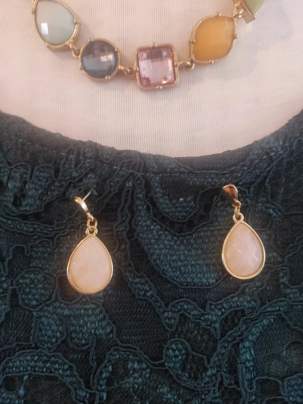 🔥Bonito conjunto de gargantilla, pulsera y pendientes dorados – Bijou Brigitte 5