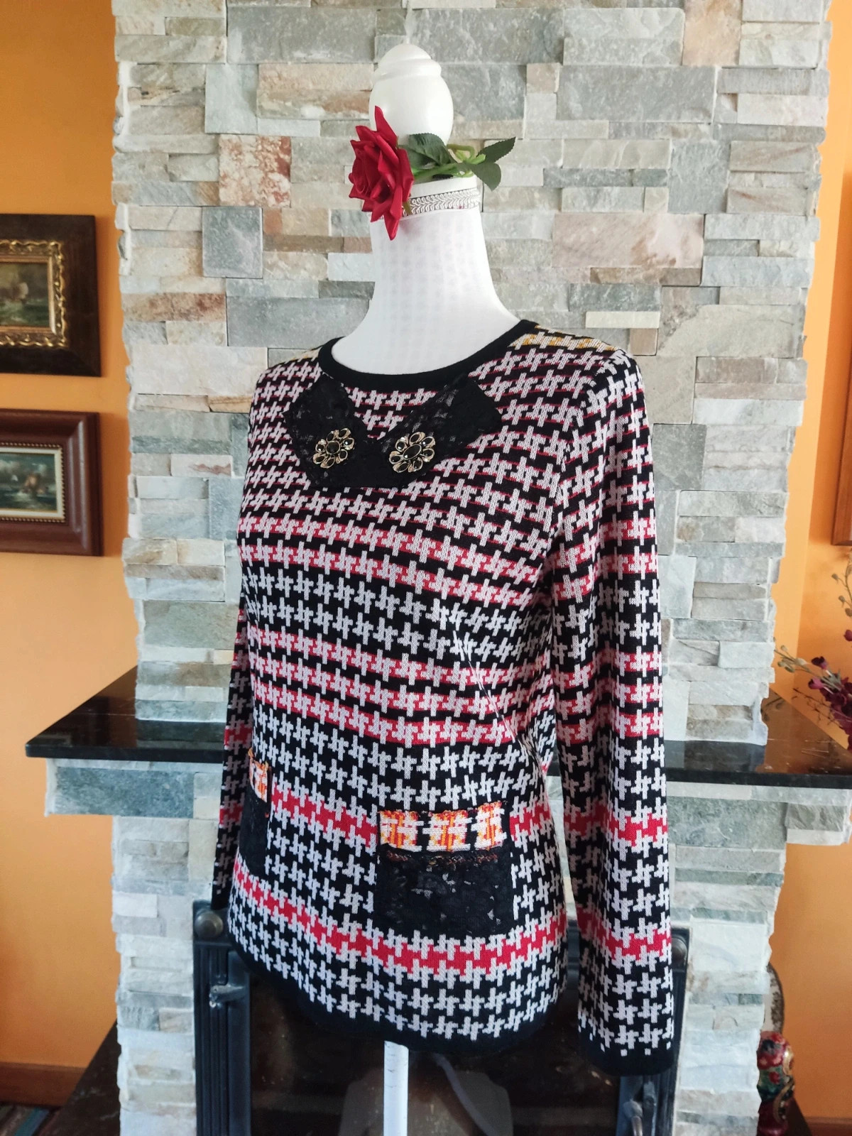 🔥 Jersey tonos negro, rojo y blanco con estampado pata de gallo y aplicaciones de blonda y botones – Elvet collection – taille M / 38 / 10 2