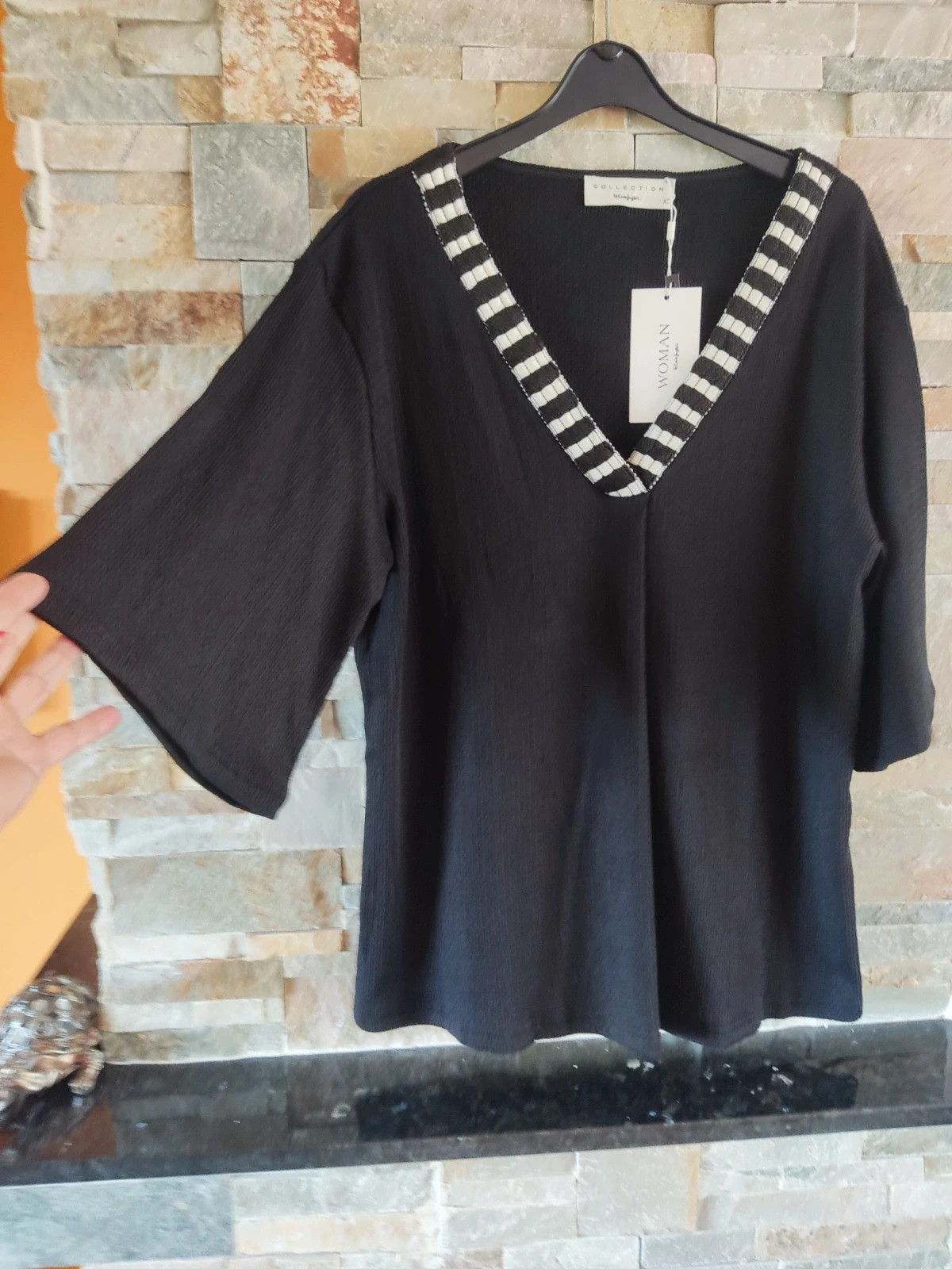 🔥Blusa de punto negro acanalado con cinta blanco y negro en cuello, de El Corte ingles – El Corte Inglés – taille XXL / 44 / 16 2