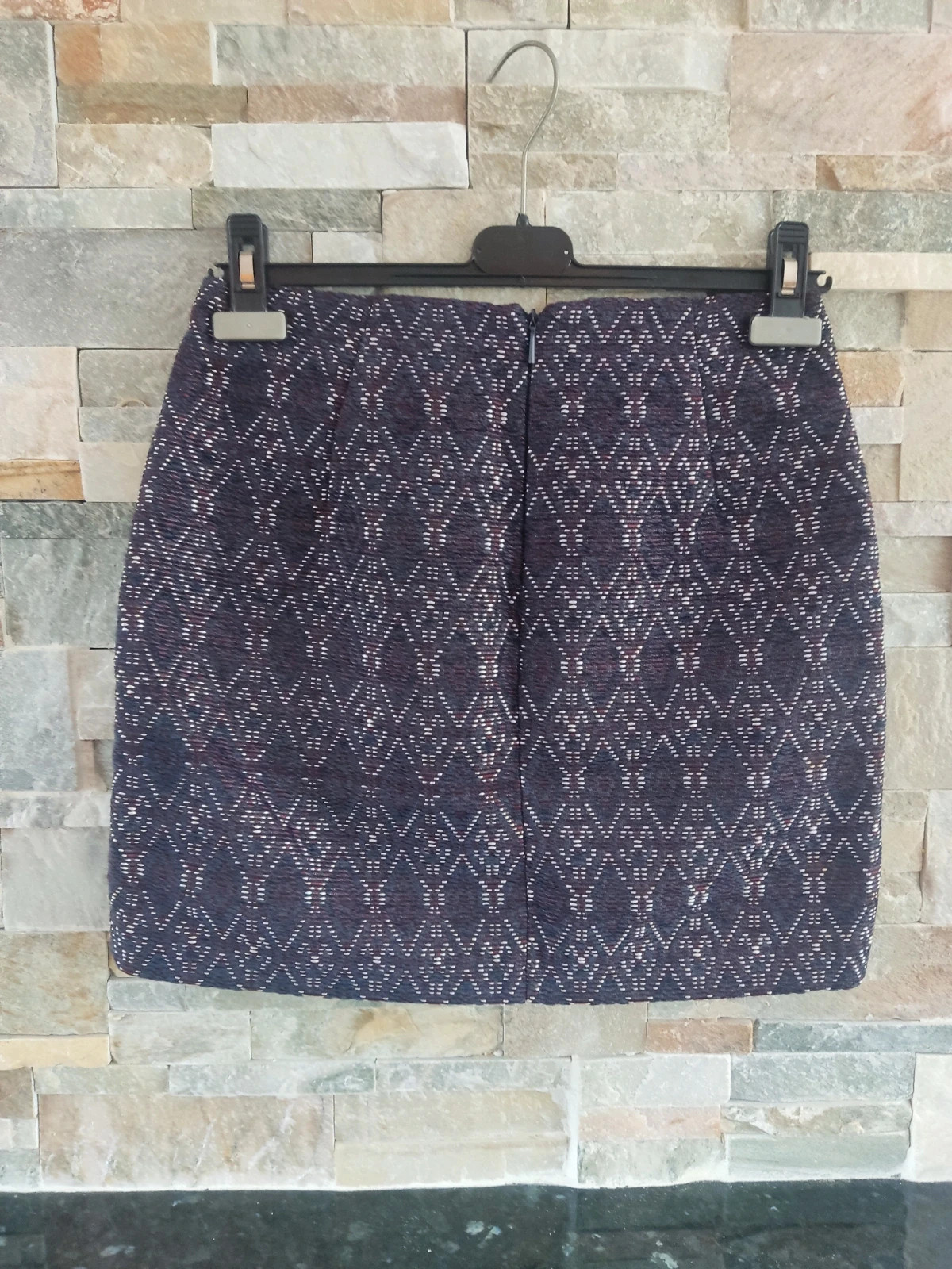 🔥 Bonita Minifalda estampado azul marino, granate y blanco, de Mango – Mango – taille S / 36 / 8 3