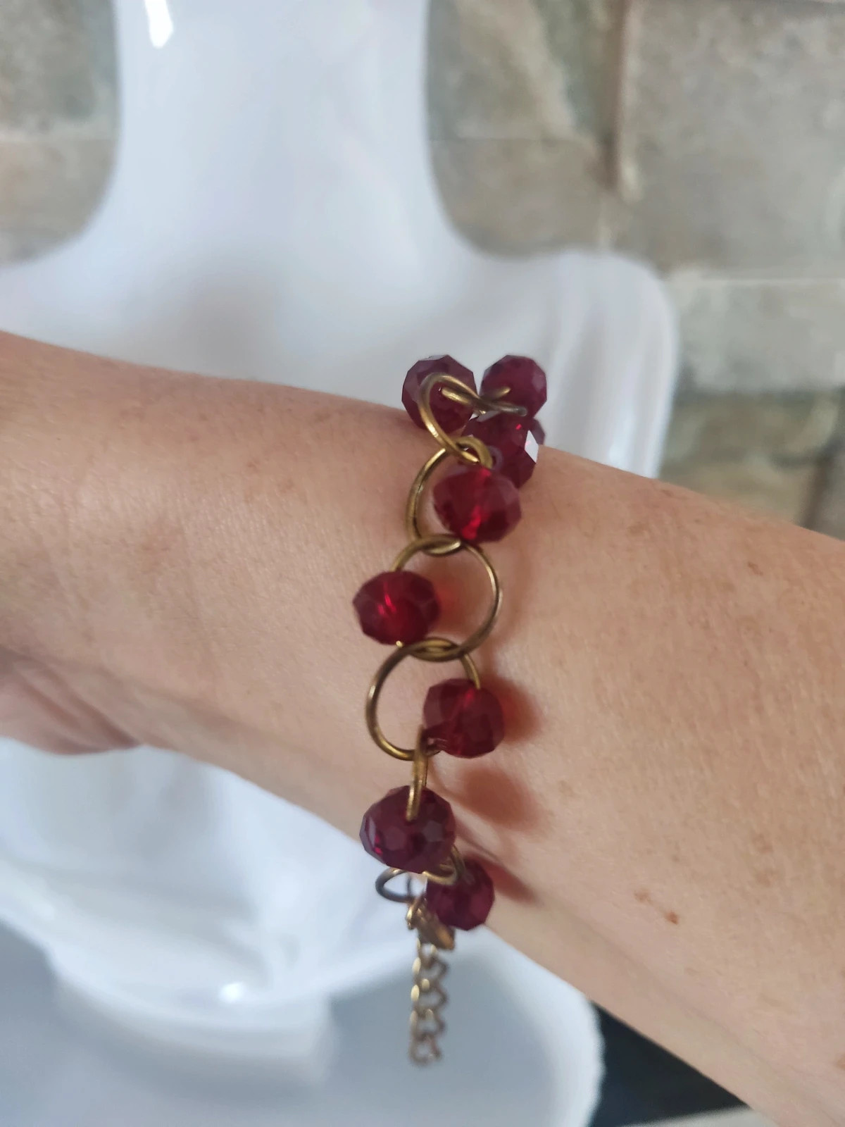🔥 Bonito conjunto de pulsera y pendientes dorados con abalorios rojos 3