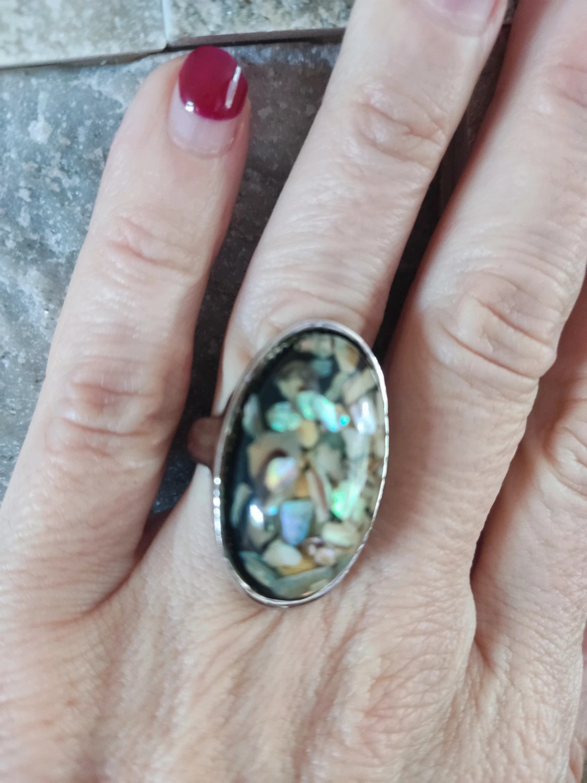 🔥 Bonito anillo plateado con pieza ovalada transparente con piedrecitas tonos verde caqui y beige – taille 19,8 mm 2
