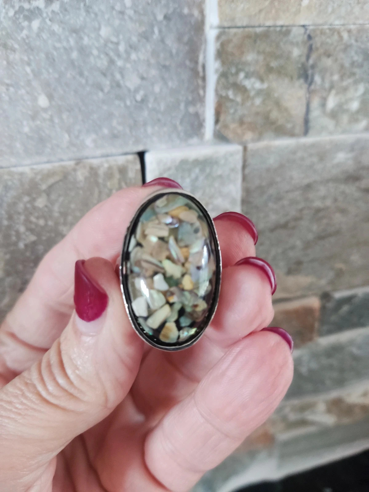 🔥 Bonito anillo plateado con pieza ovalada transparente con piedrecitas tonos verde caqui y beige – taille 19,8 mm 3