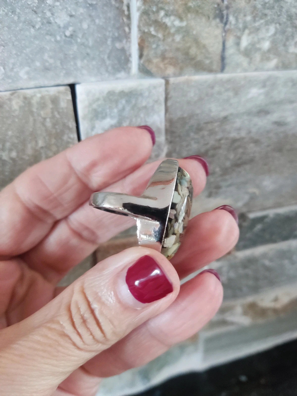 🔥 Bonito anillo plateado con pieza ovalada transparente con piedrecitas tonos verde caqui y beige – taille 19,8 mm 4