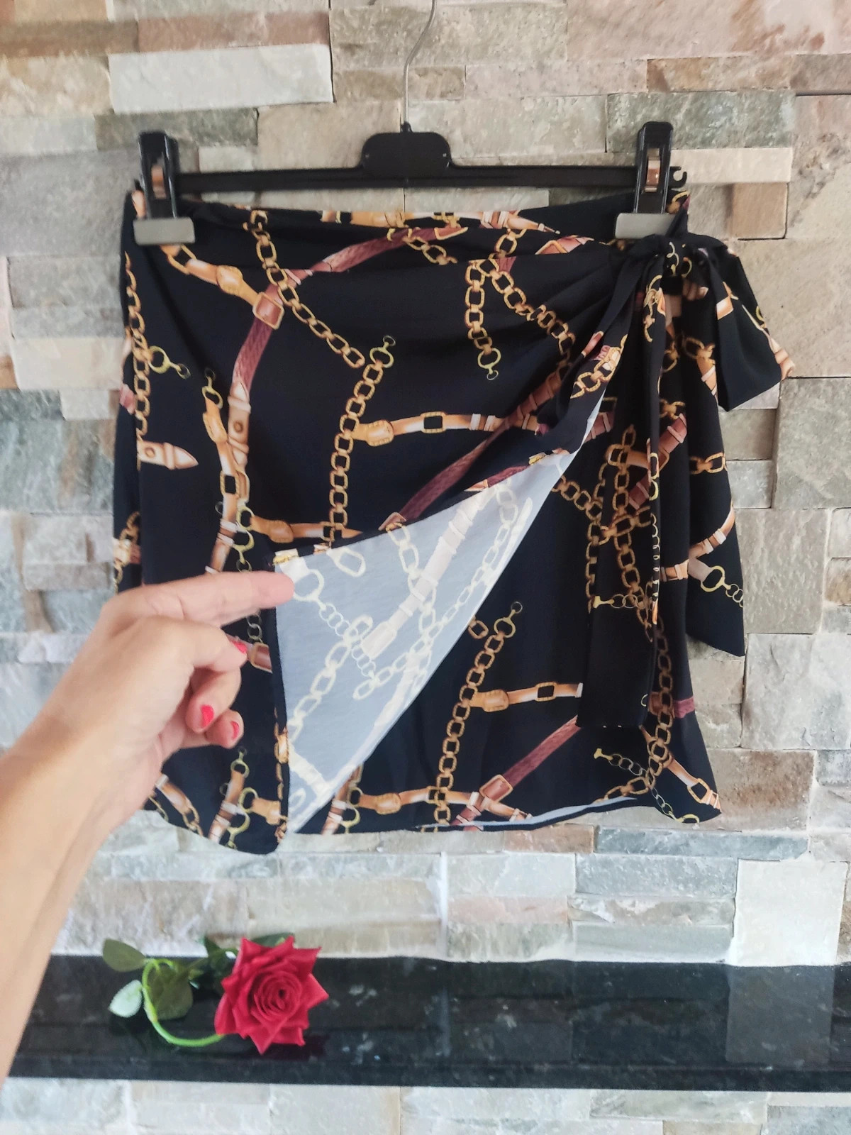 🔥 Minifalda negra con bonito estampado de cadenas – taille M / 38 / 10 2