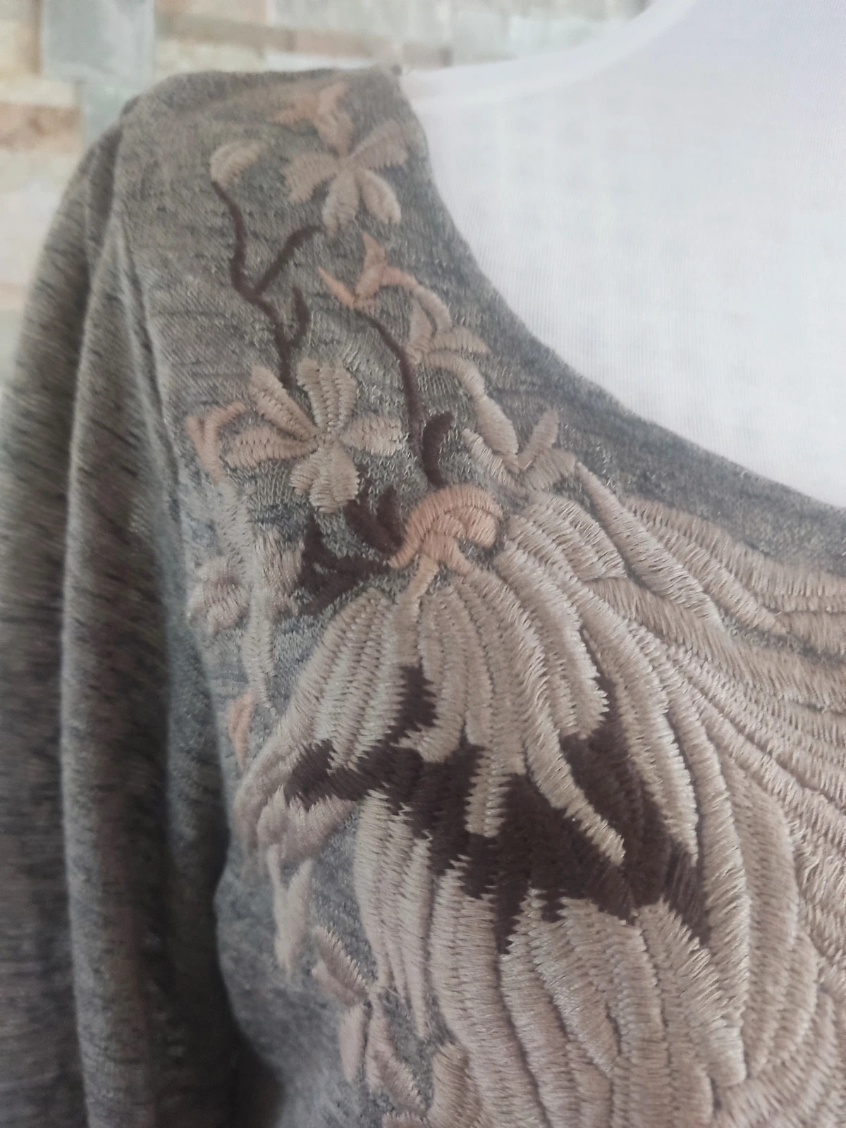 🔥Original camiseta en tonos marrón con jaspeado y bonito borrado floral en el frente – Dolce Vita – taille XL / 42 / 14 4