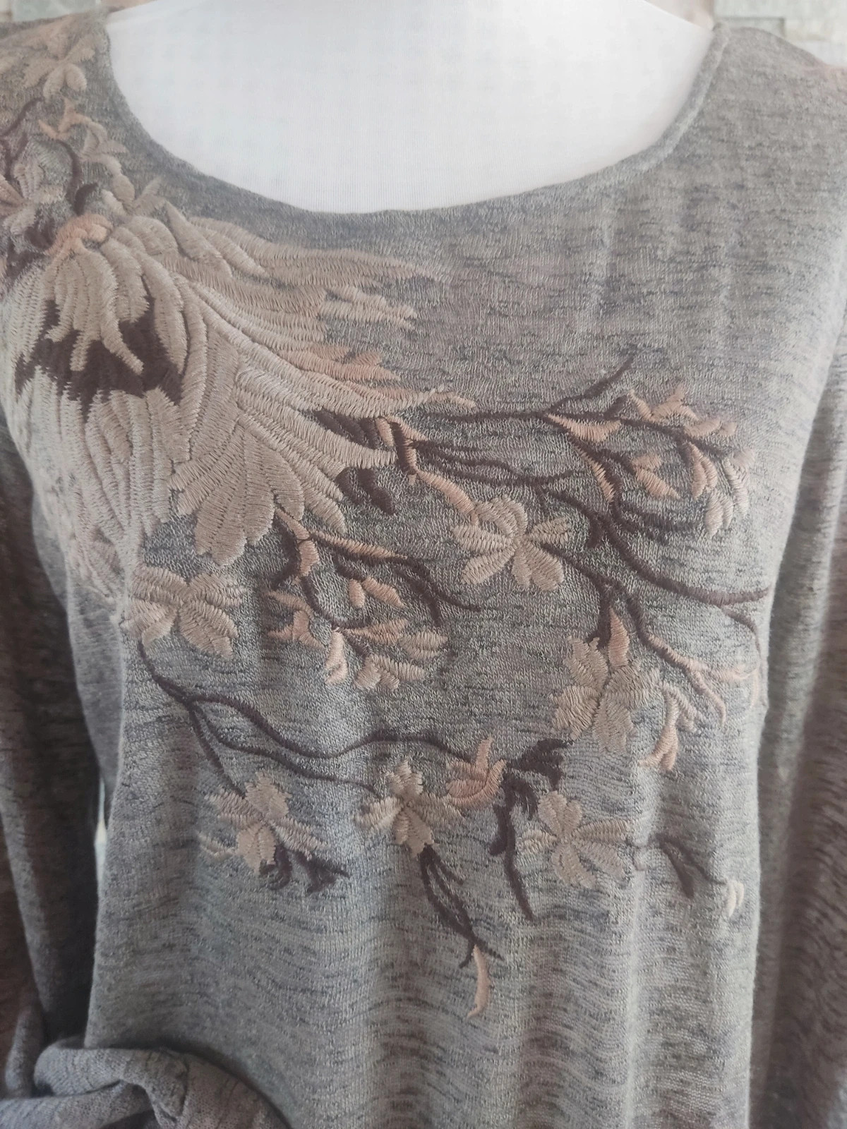 🔥Original camiseta en tonos marrón con jaspeado y bonito borrado floral en el frente – Dolce Vita – taille XL / 42 / 14 5