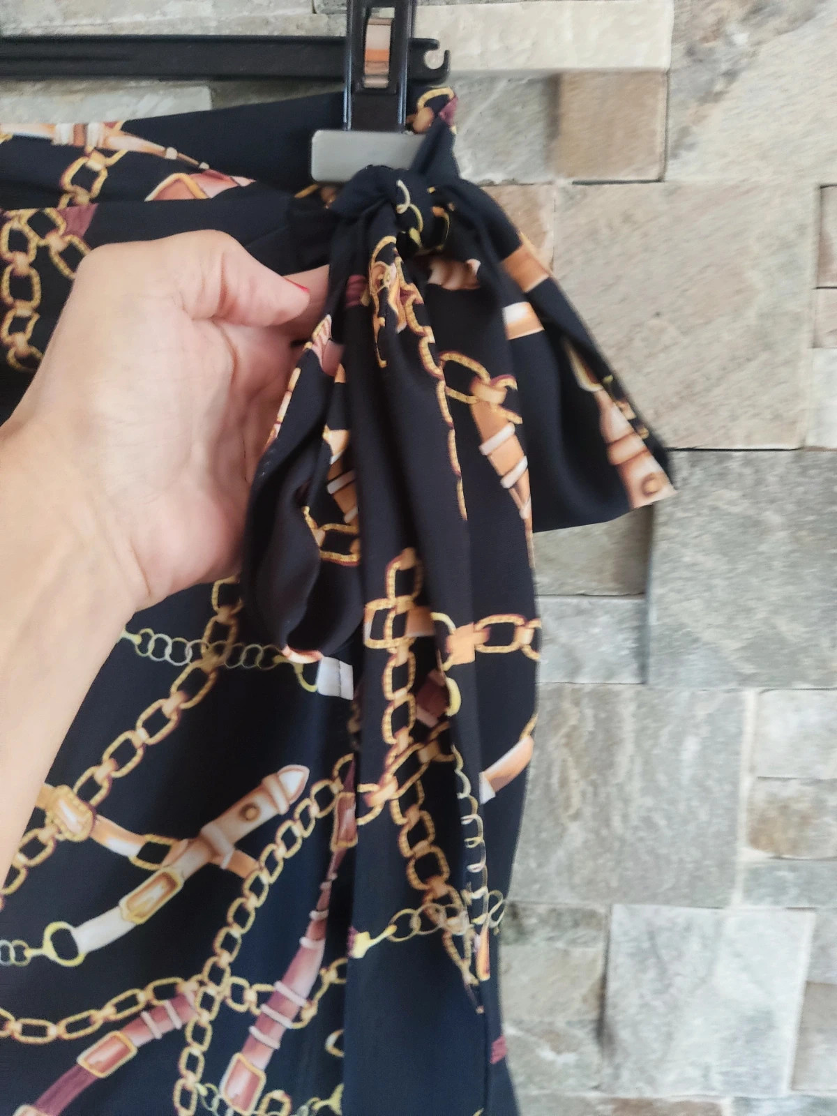 🔥 Minifalda negra con bonito estampado de cadenas – taille M / 38 / 10 3