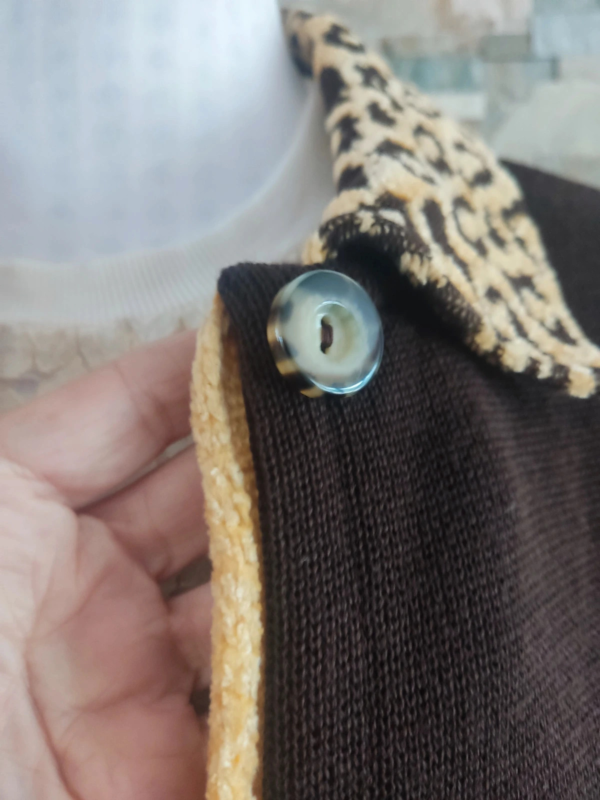 🔥Chaqueta de punto marrón con la original estampado tono mostaza en cuello y puños – casadella – taille XXL / 44 / 16 4