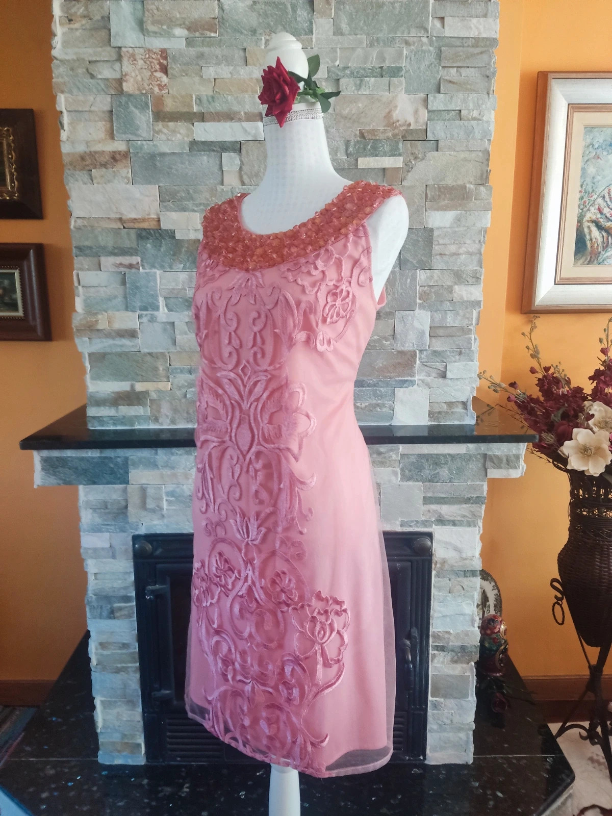 🔥 Maravilloso vestido de gasa bordada rosa con original cuello de abalorios – Olimara – taille XXXL / 46 / 18 2