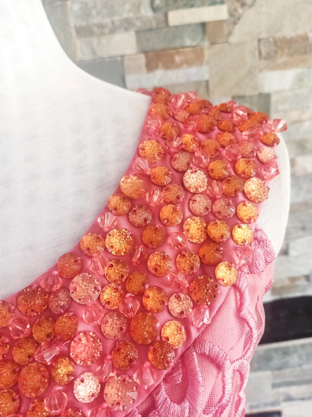 🔥 Maravilloso vestido de gasa bordada rosa con original cuello de abalorios – Olimara – taille XXXL / 46 / 18 3