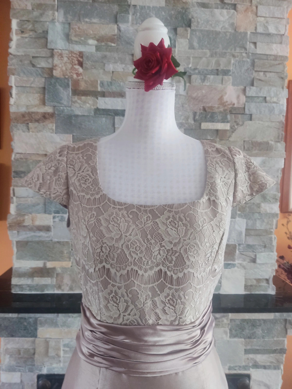 🔥 Maravilloso vestido para eventos tono dorado con blonda en la parte superior – Zeila Donna – taille XL / 42 / 14 3