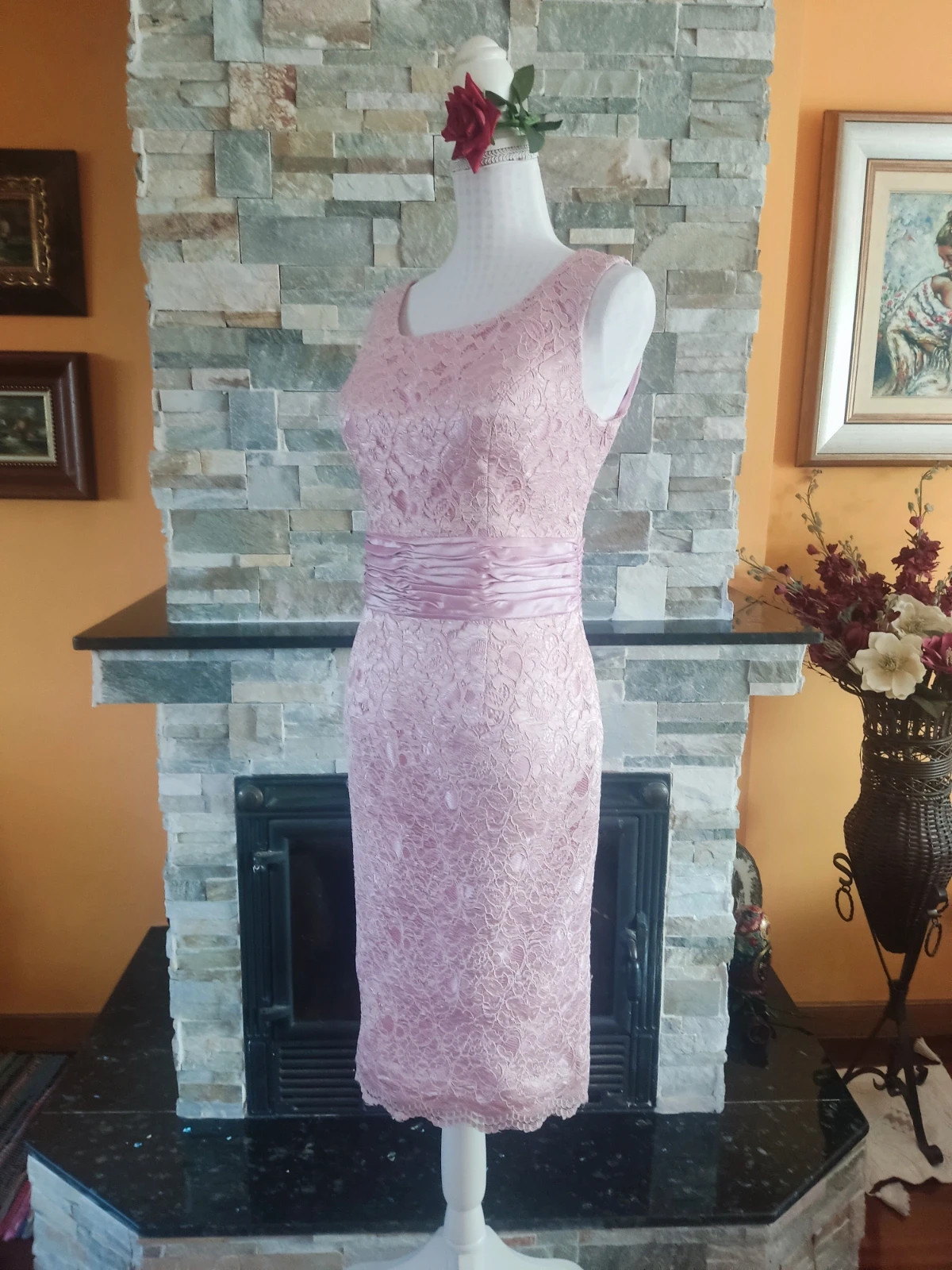 🔥Perfecto vestido para eventos de blonda rosa con cinturón de raso arrugadito, de Zeila – zeila collection – taille XL / 42 / 14 2