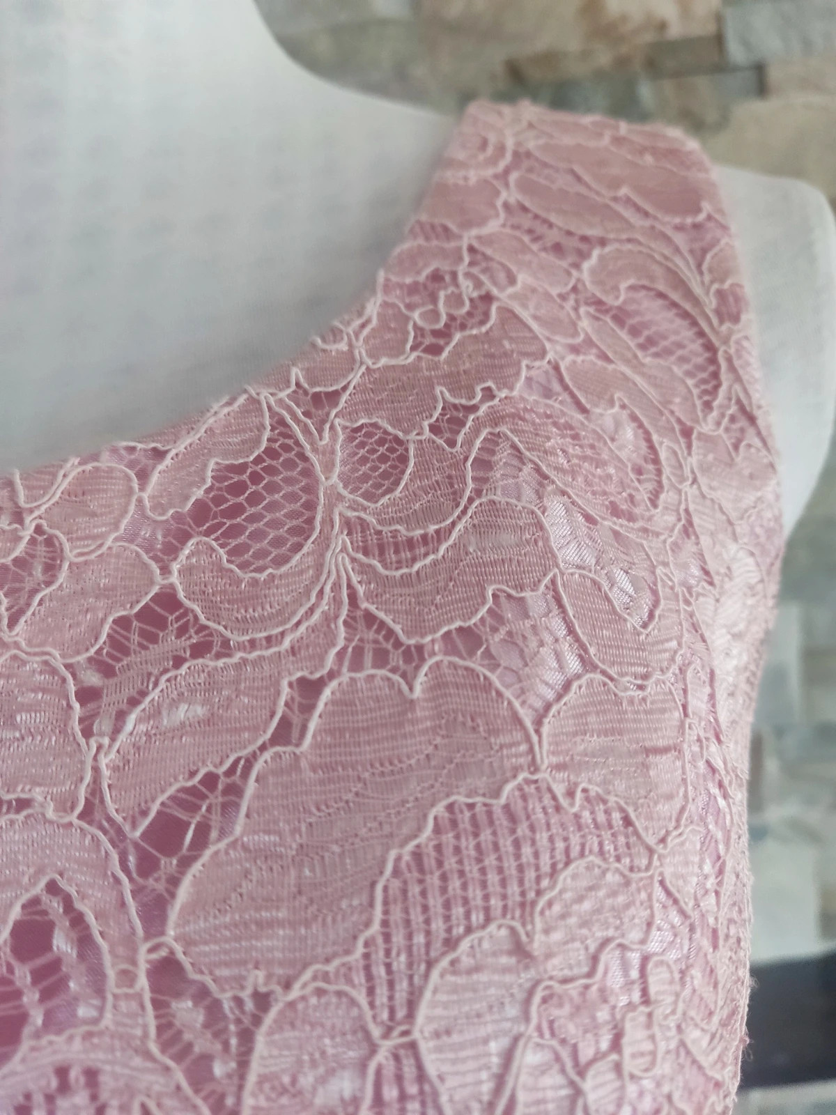 🔥Perfecto vestido para eventos de blonda rosa con cinturón de raso arrugadito, de Zeila – zeila collection – taille XL / 42 / 14 3