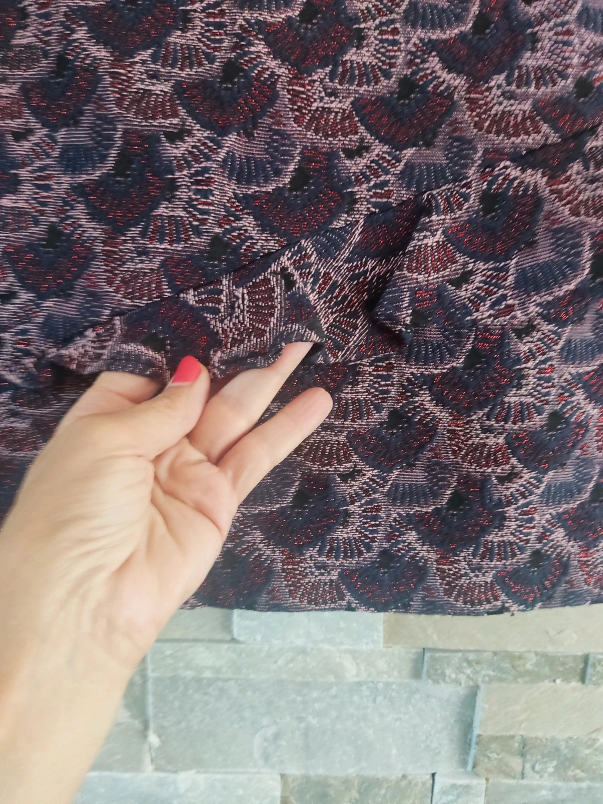 🔥Minifalda estampado tonos azul marino, rojo y rosa con brillos con un original volante – Bershka – taille S / 36 / 8 3