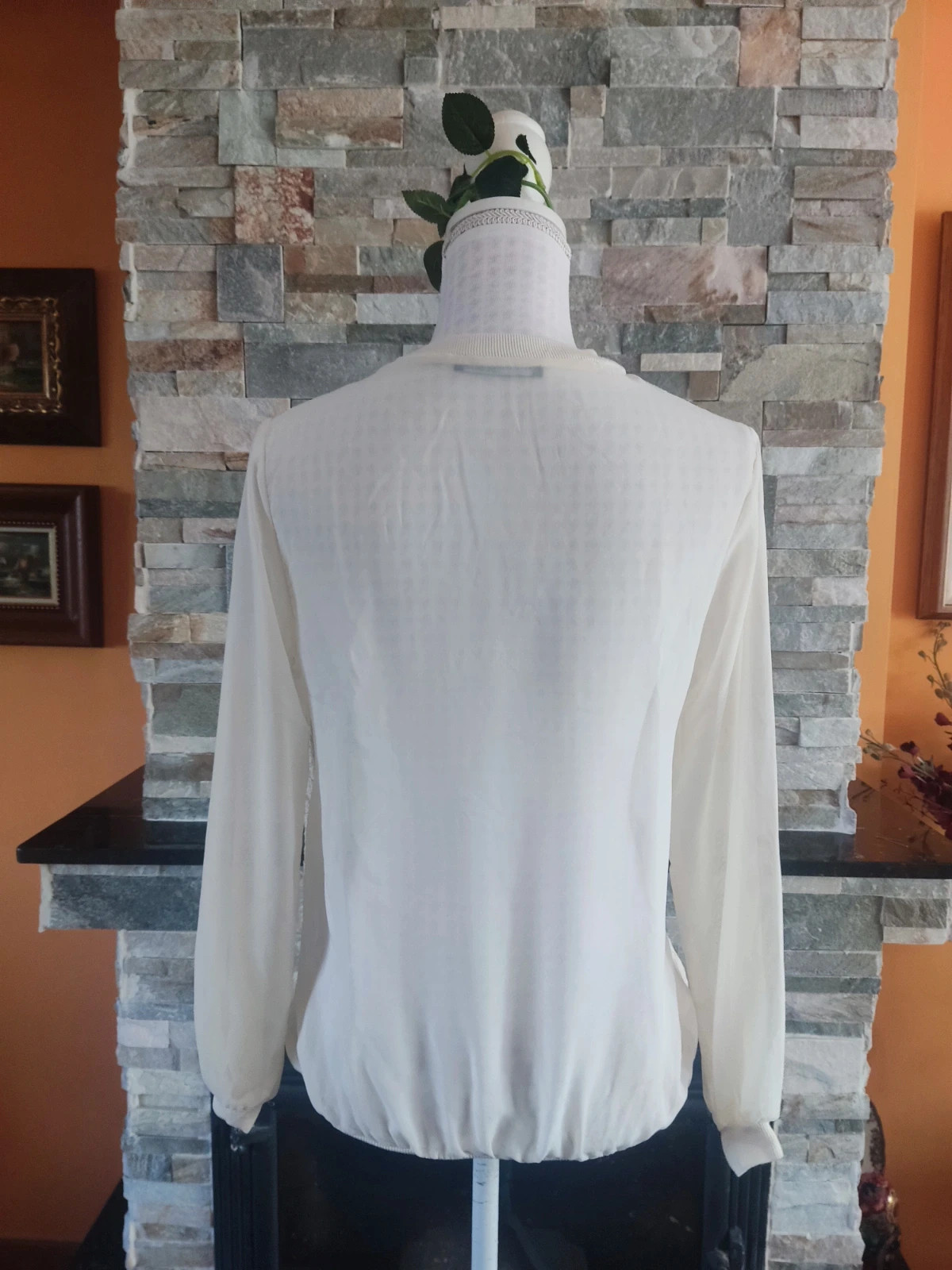 🔥Blusa preciosa de gasa tono crema con bordados con brillos dorados delante – Atmosphere – taille M / 38 / 10 5