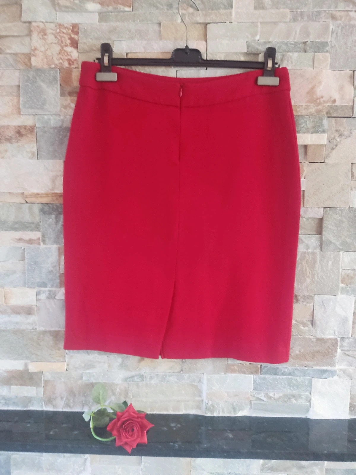 🔥 Elegante falda roja con aros metálicos en cintura – El Corte Inglés – taille XL / 42 / 14 3
