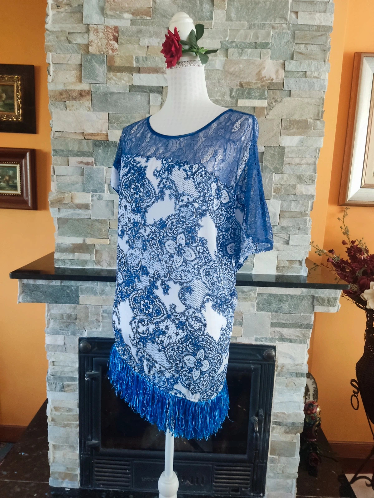 🔥Ideal mini vestido o blusón asimétrico estampado azulón y blanco con flecos en el bajo – Zeila – taille 5XL / 50 / 22 2