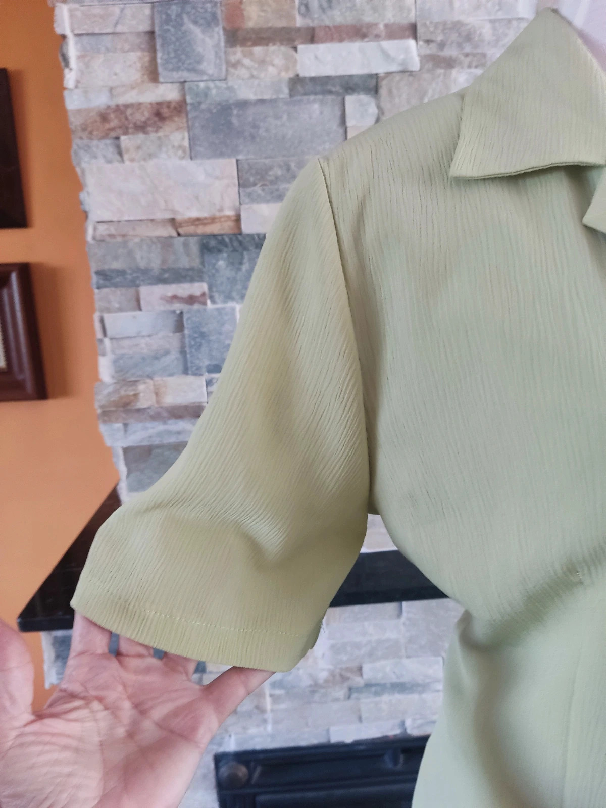 🔥Camisa verde claro de tela efecto plisado – esanda for woman – taille 5XL / 50 / 22 5